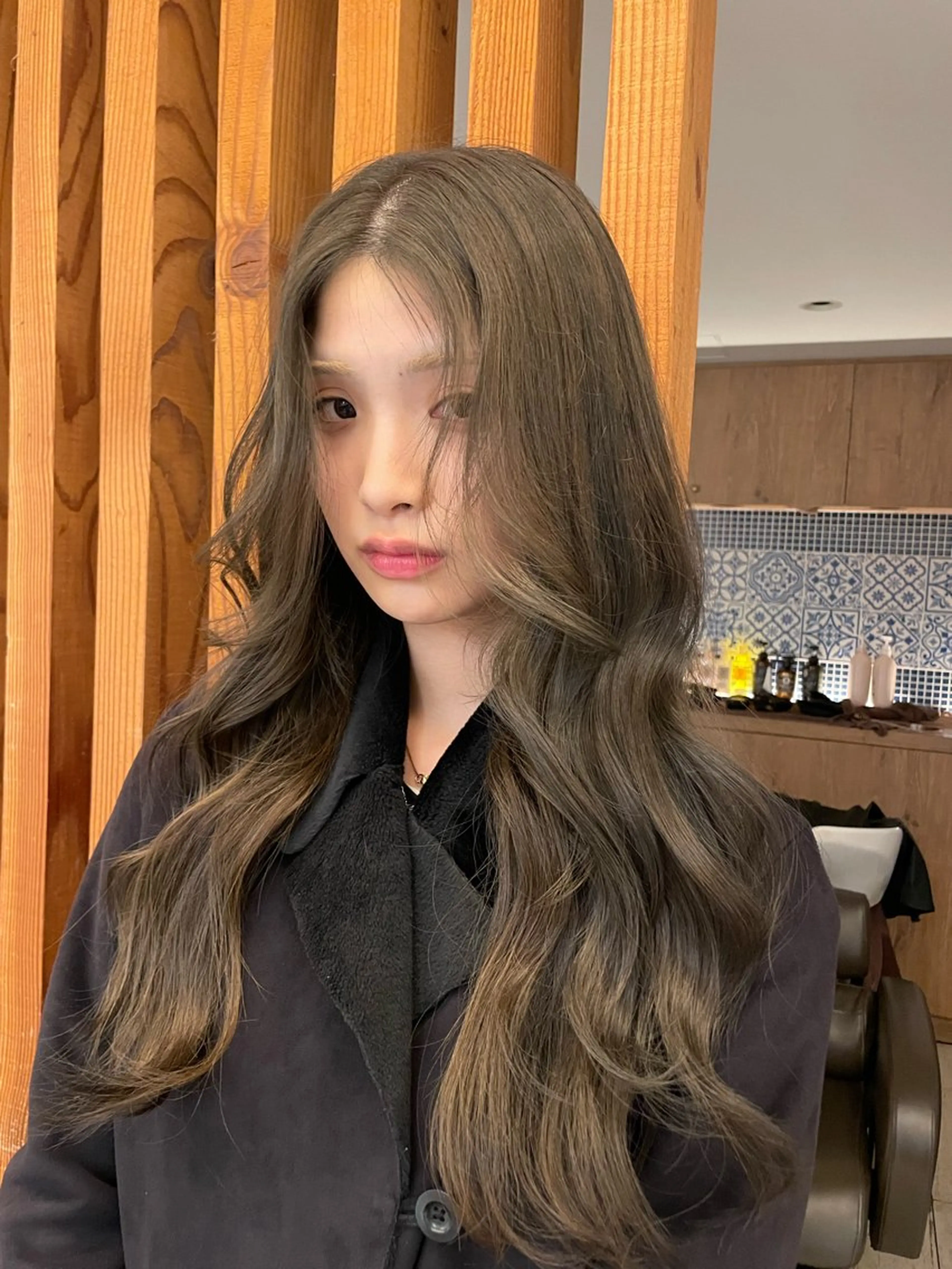 ロング カラー ベージュカラー オリーブベージュ ヘアカラー トリートメント リカ/ハイトーン ・オリーブ🍀のヘアスタイル