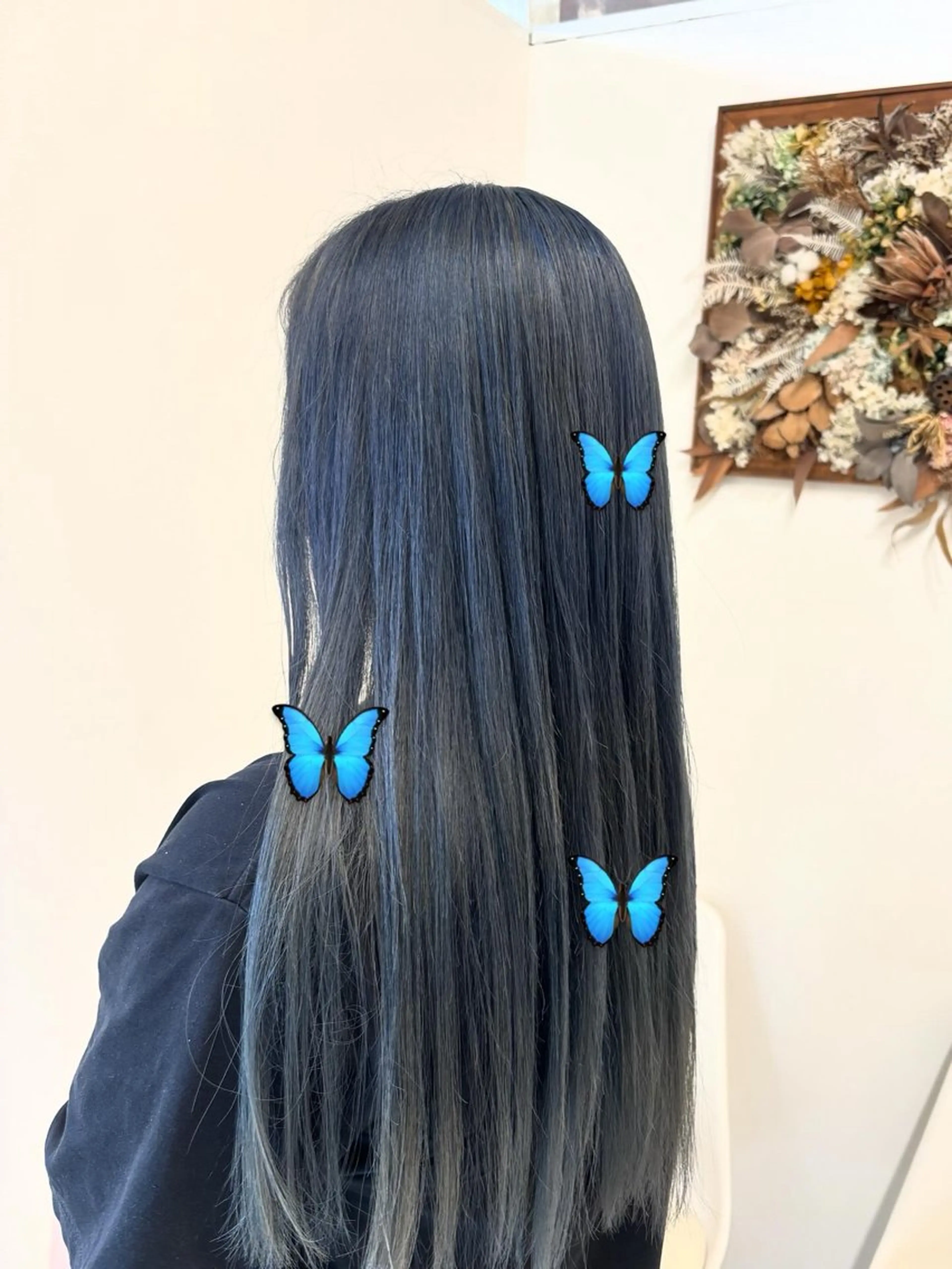 カラー ブルーカラー 髙木 藍紗のヘアスタイル