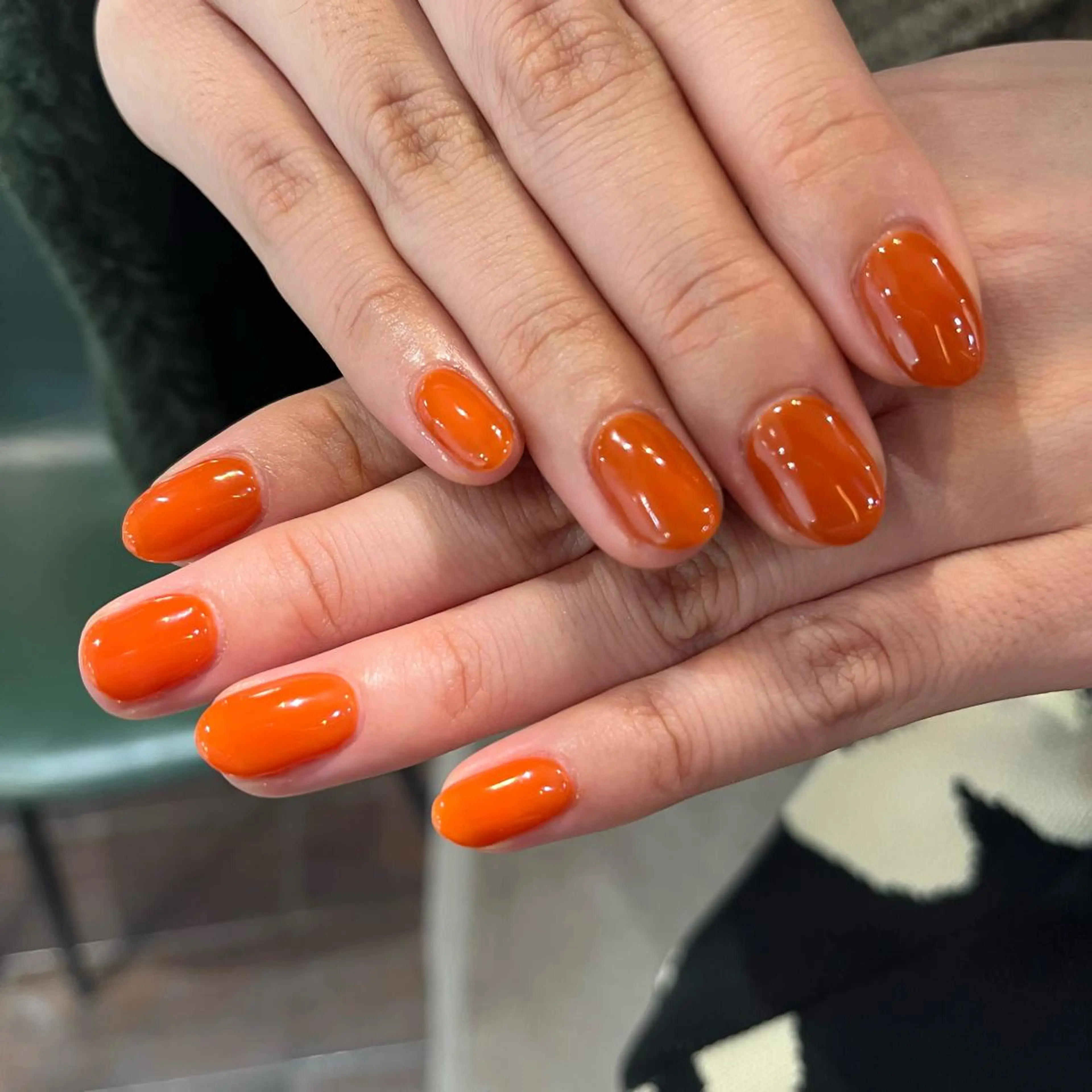 ネイル ブラウン ジェルネイル ワンカラーネイル オレンジ パラジェル ハンドネイル ハンドケア カットパーマ 🌀あさみのヘアスタイル