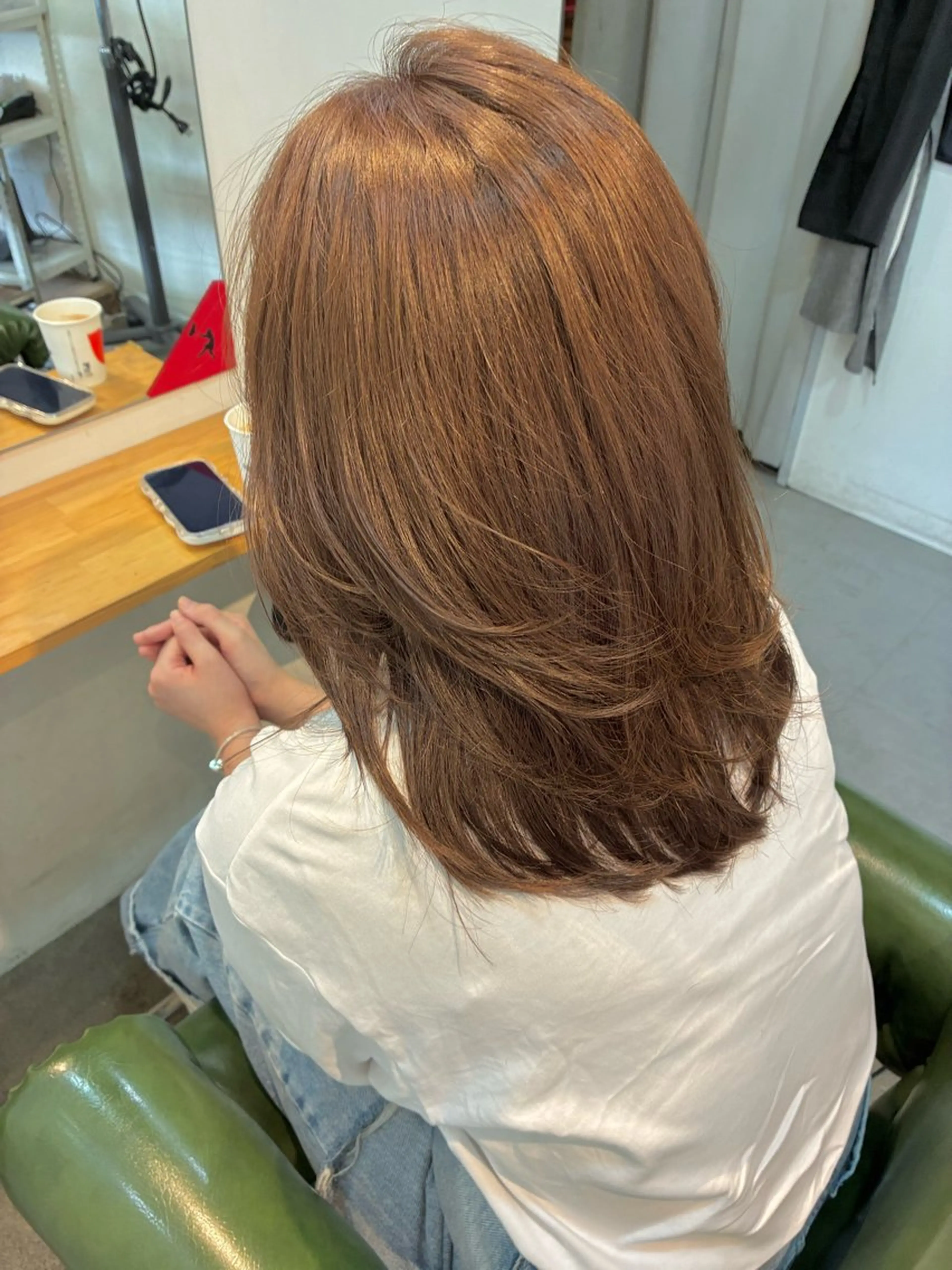 ミディアム カット ヘアカラー トリートメント ヘアーロウル ニコラのヘアスタイル