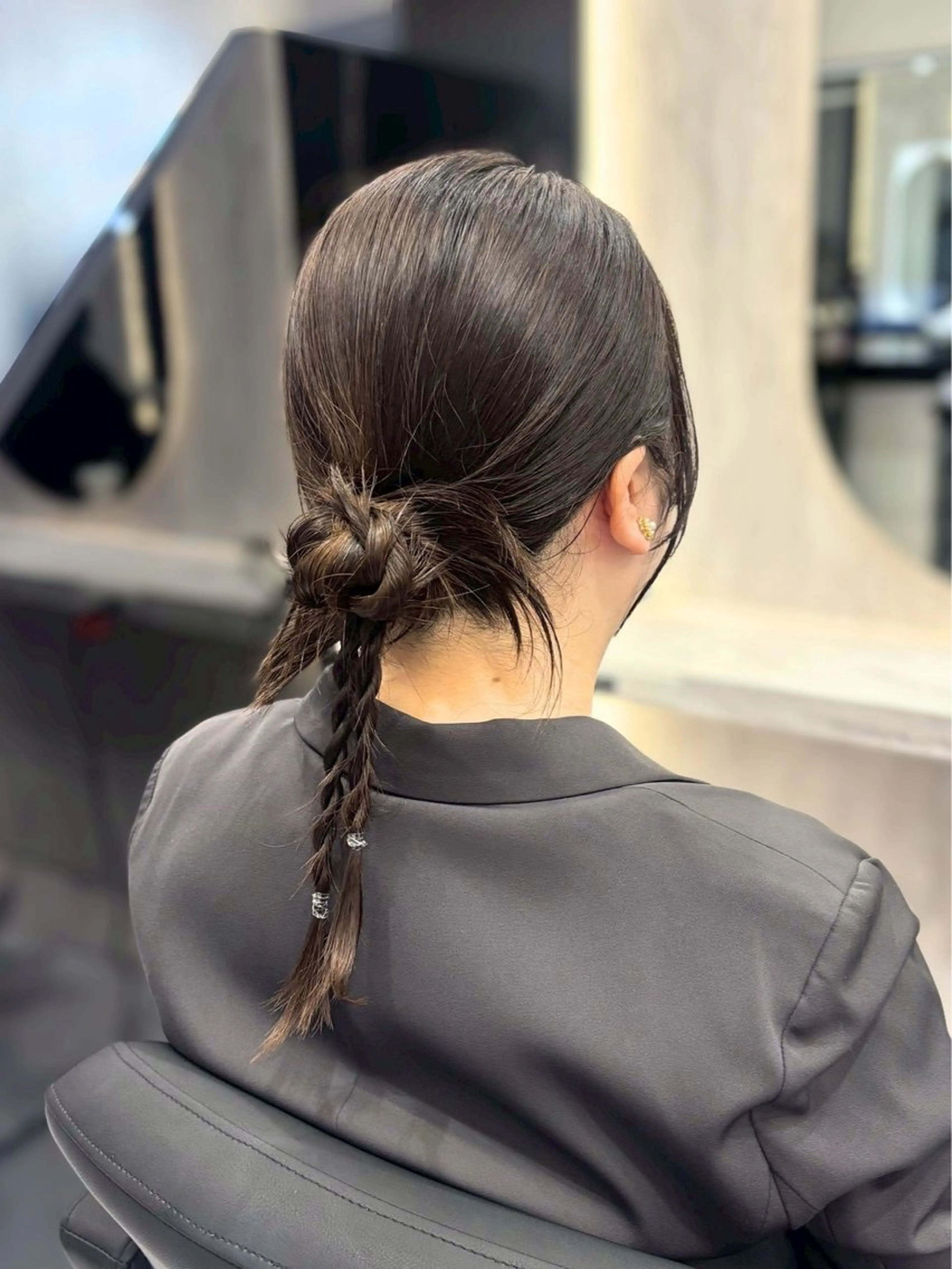 セミロング ヘアアレンジ momo/レイヤー /デザインカラーのヘアスタイル