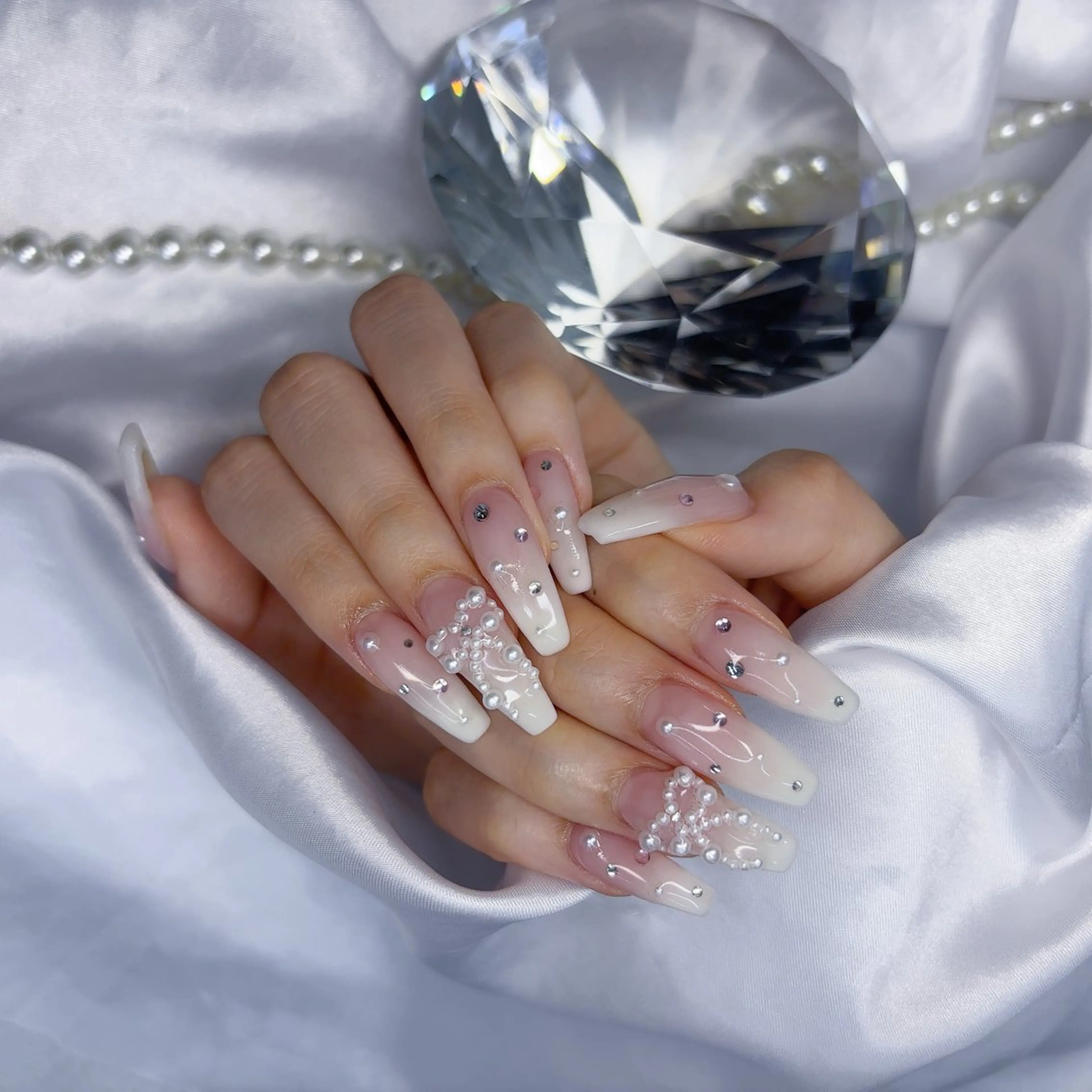 ネイル オーロラネイル フットネイル フレンチネイル ガラスフレンチ 氷ネイル・うるうるネイル ハンドネイル Lance nailのネイルデザイン