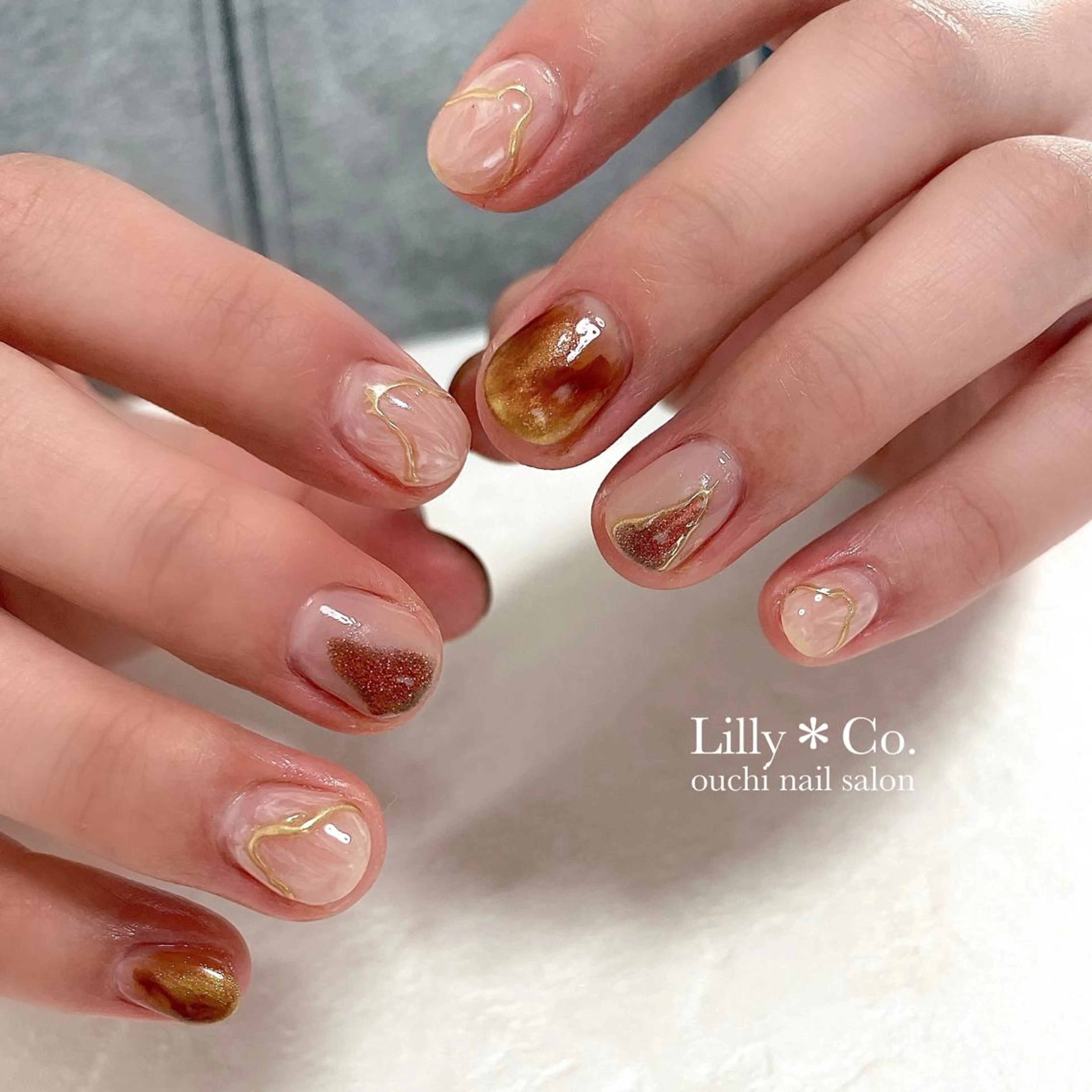 ネイル ブラウン ニュアンスネイル ブライダルネイル Lilly Co.のネイルデザイン