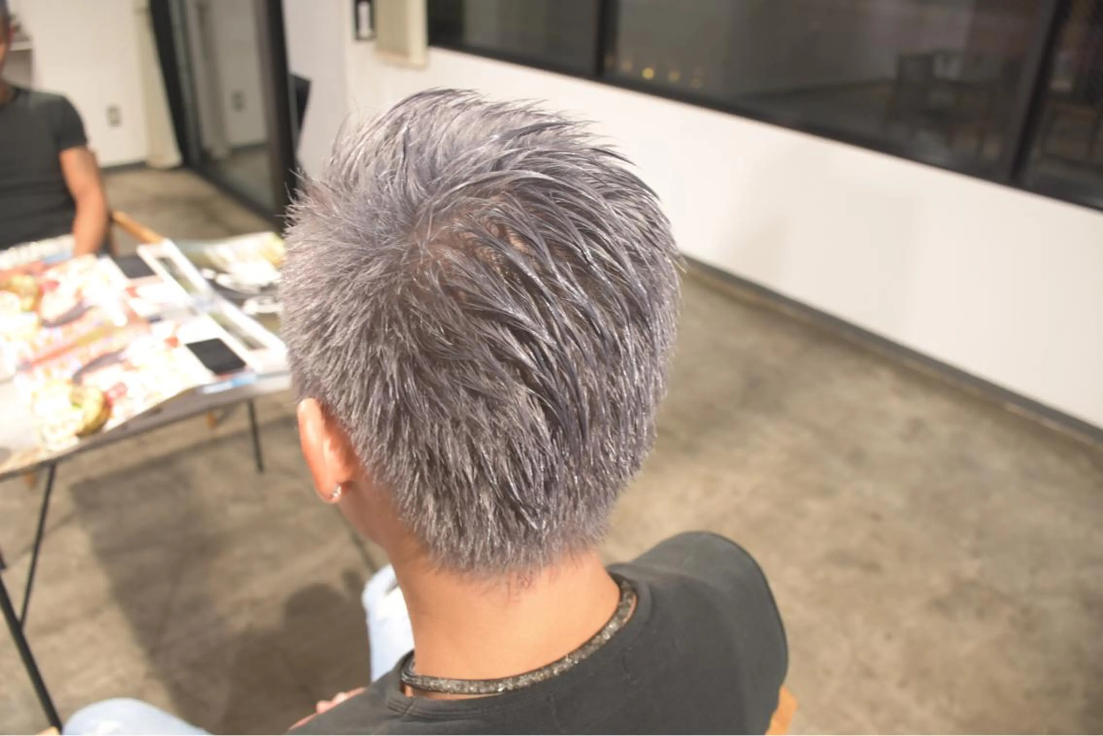 ショート カラー メンズ シルバー 【メンズ職人】 ✂️佐藤友のヘアスタイル