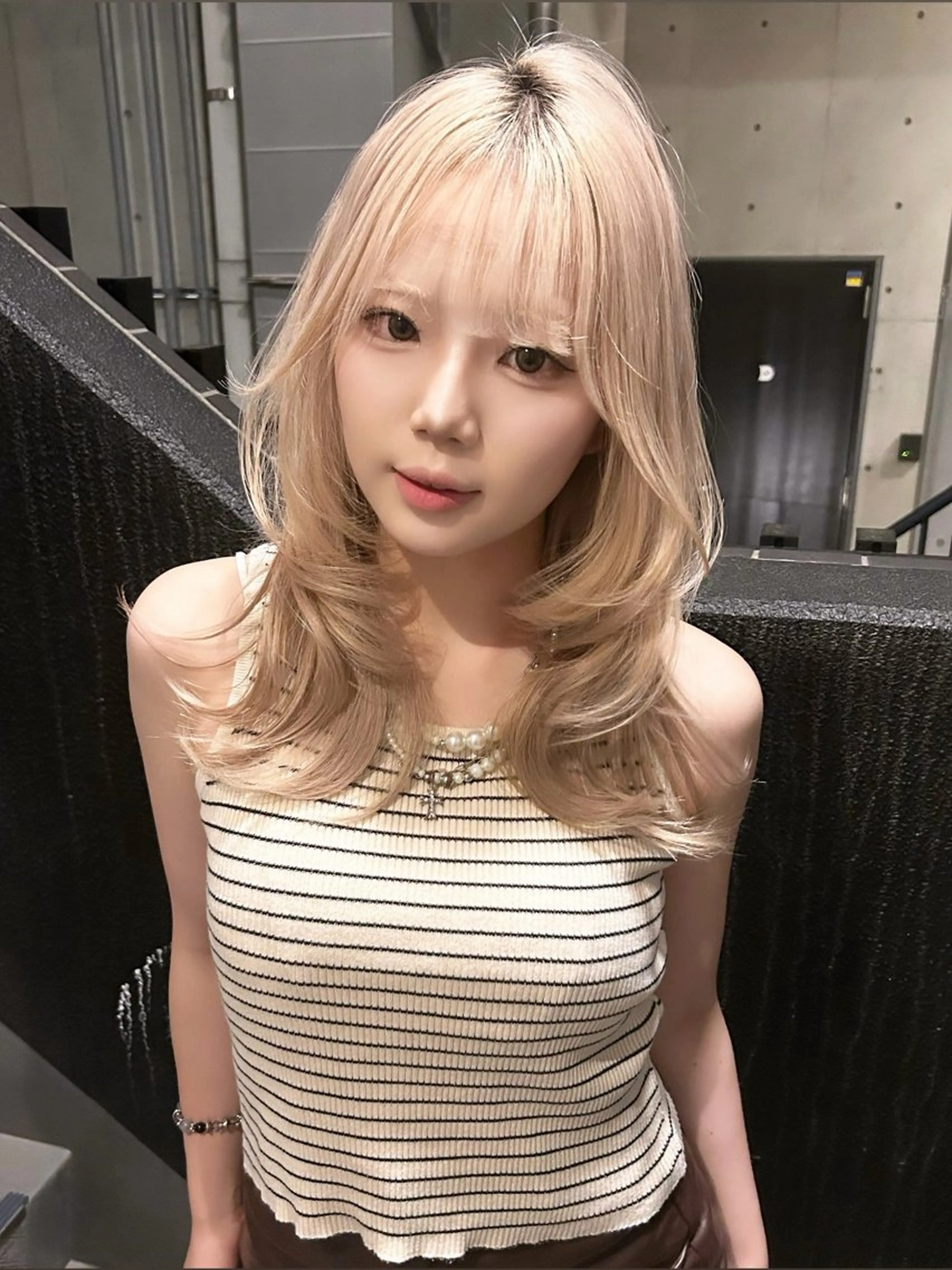ミディアム カラー ヘアアレンジ 透け感ベージュ🤎 韓国ヘアtakutoのヘアスタイル