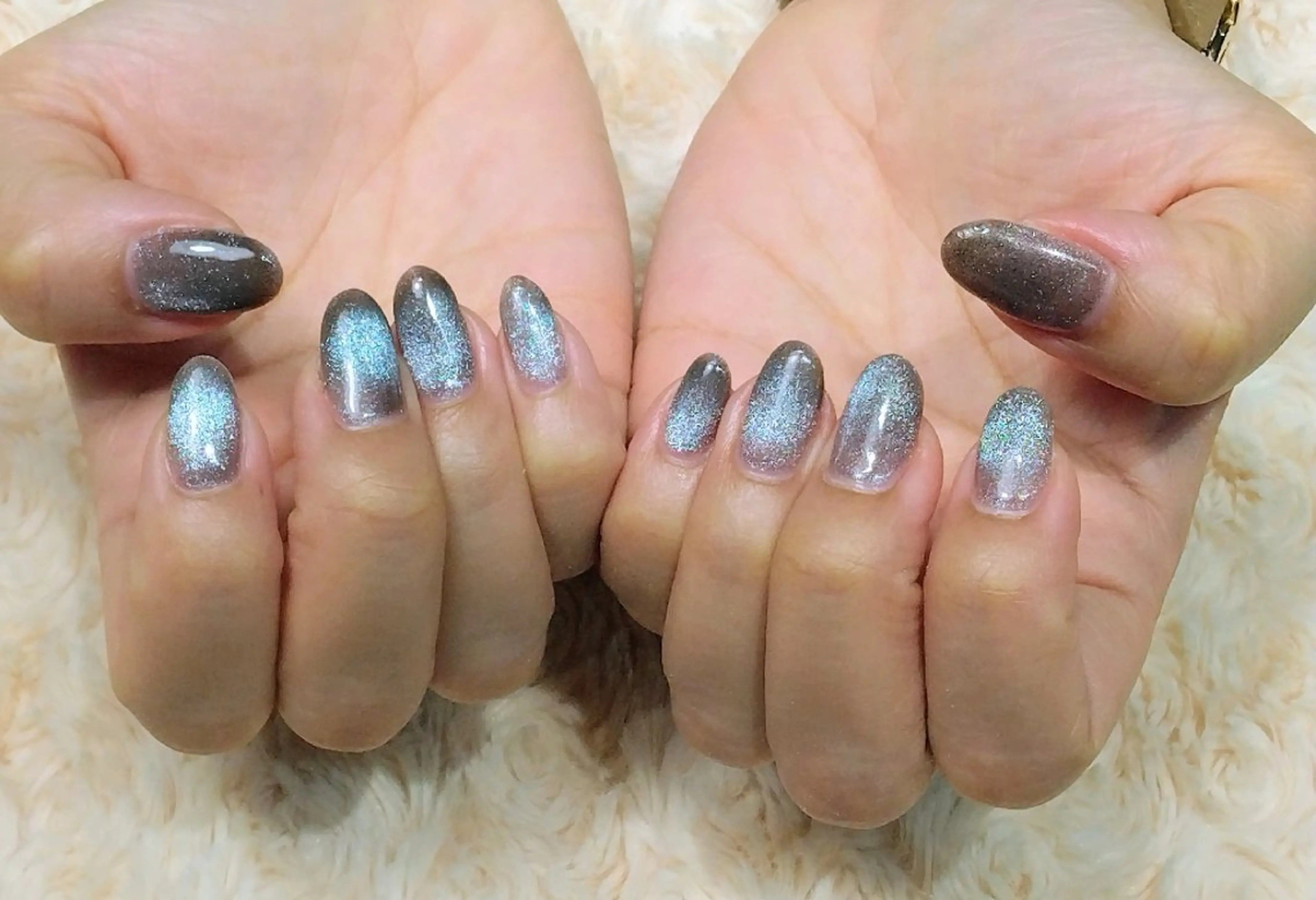 ネイル ブラウン キラキラネイル マグネットネイル マグネットワンカラー ワンカラーネイル ARTEMIS SAITOのネイルデザイン