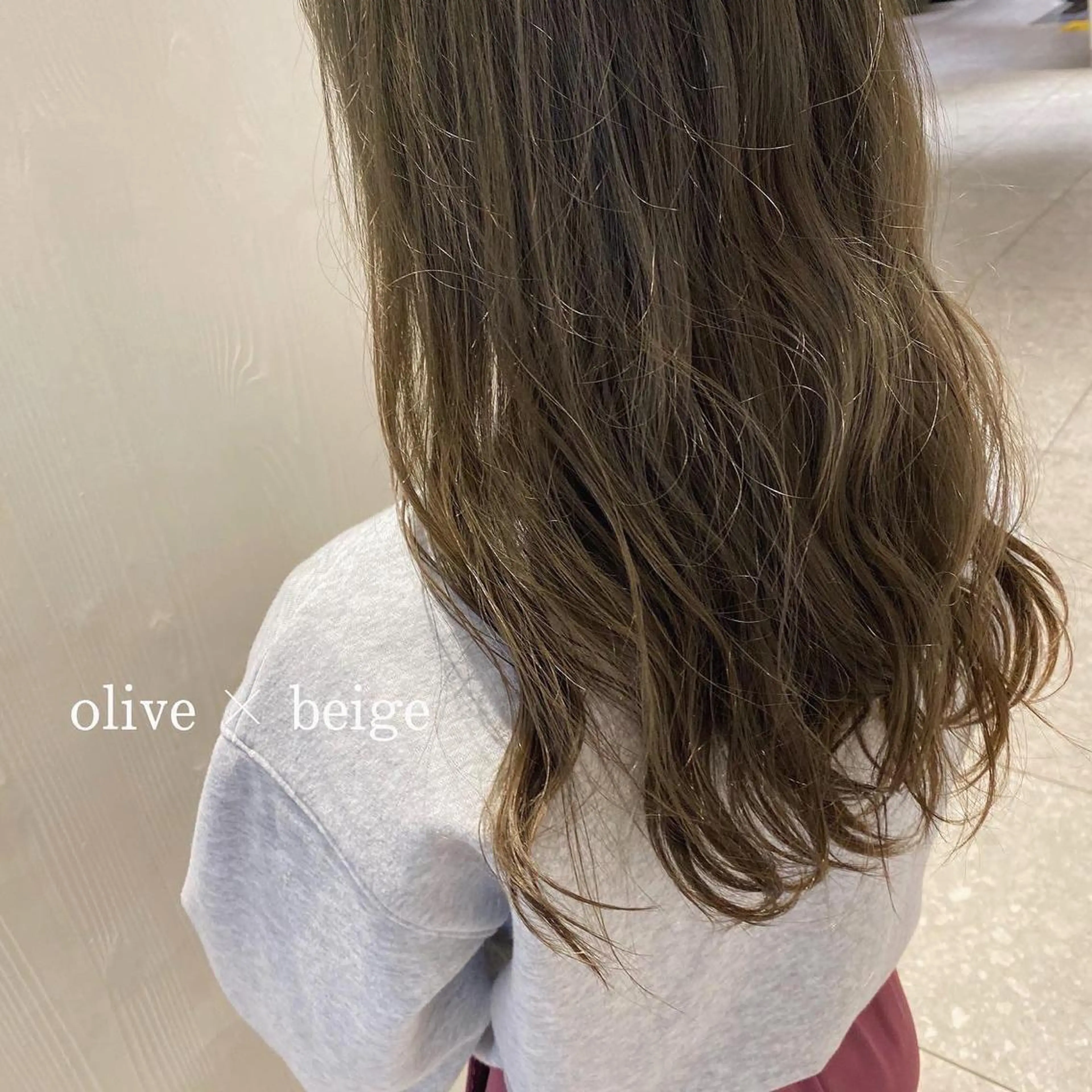 ロング カラー ベージュカラー ブリーチ オリーブベージュ ヘアカラー インナーカラー☆ 香西茉奈のヘアスタイル