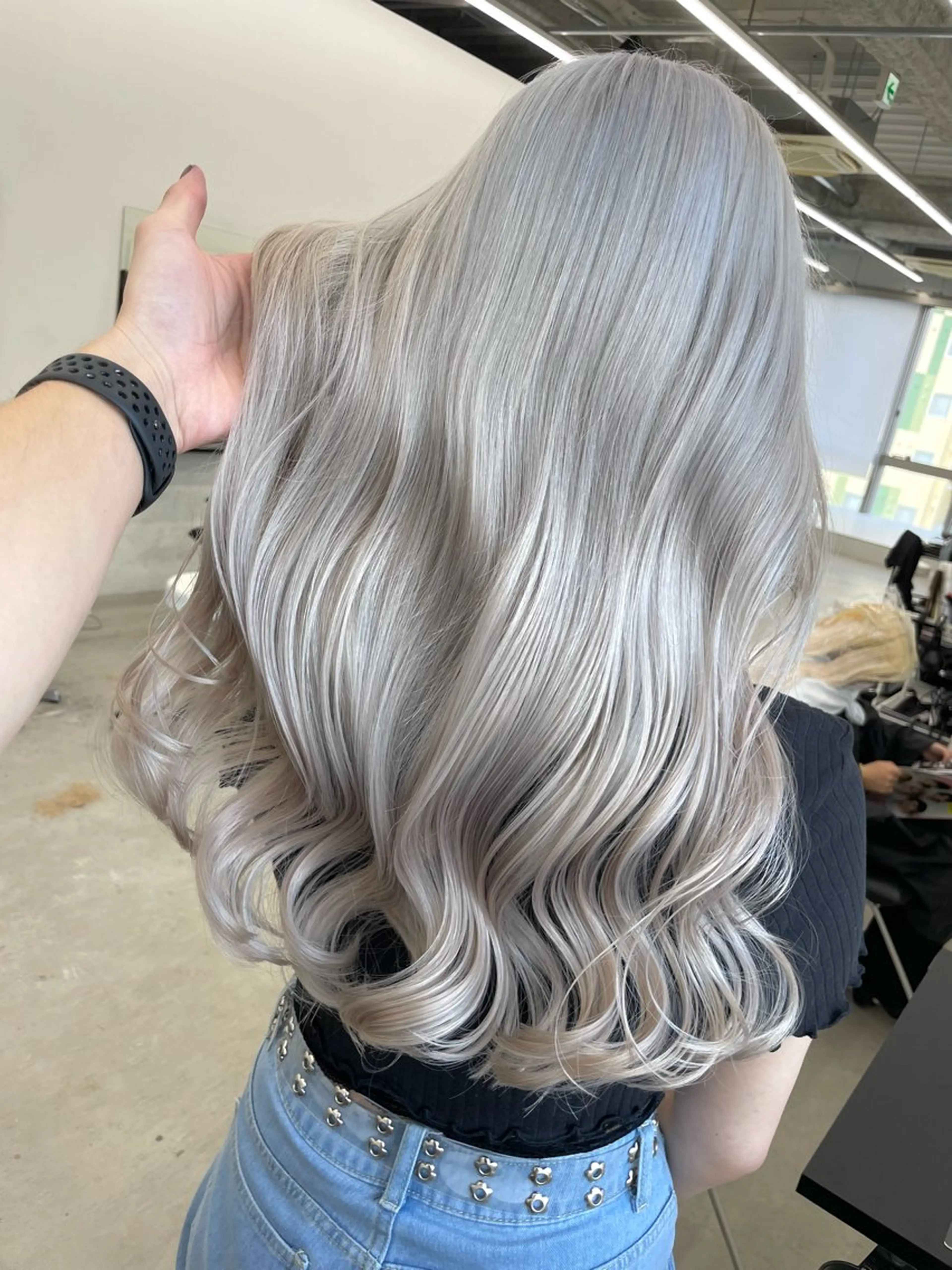 カラー ブリーチ 和木坂 日美のヘアスタイル