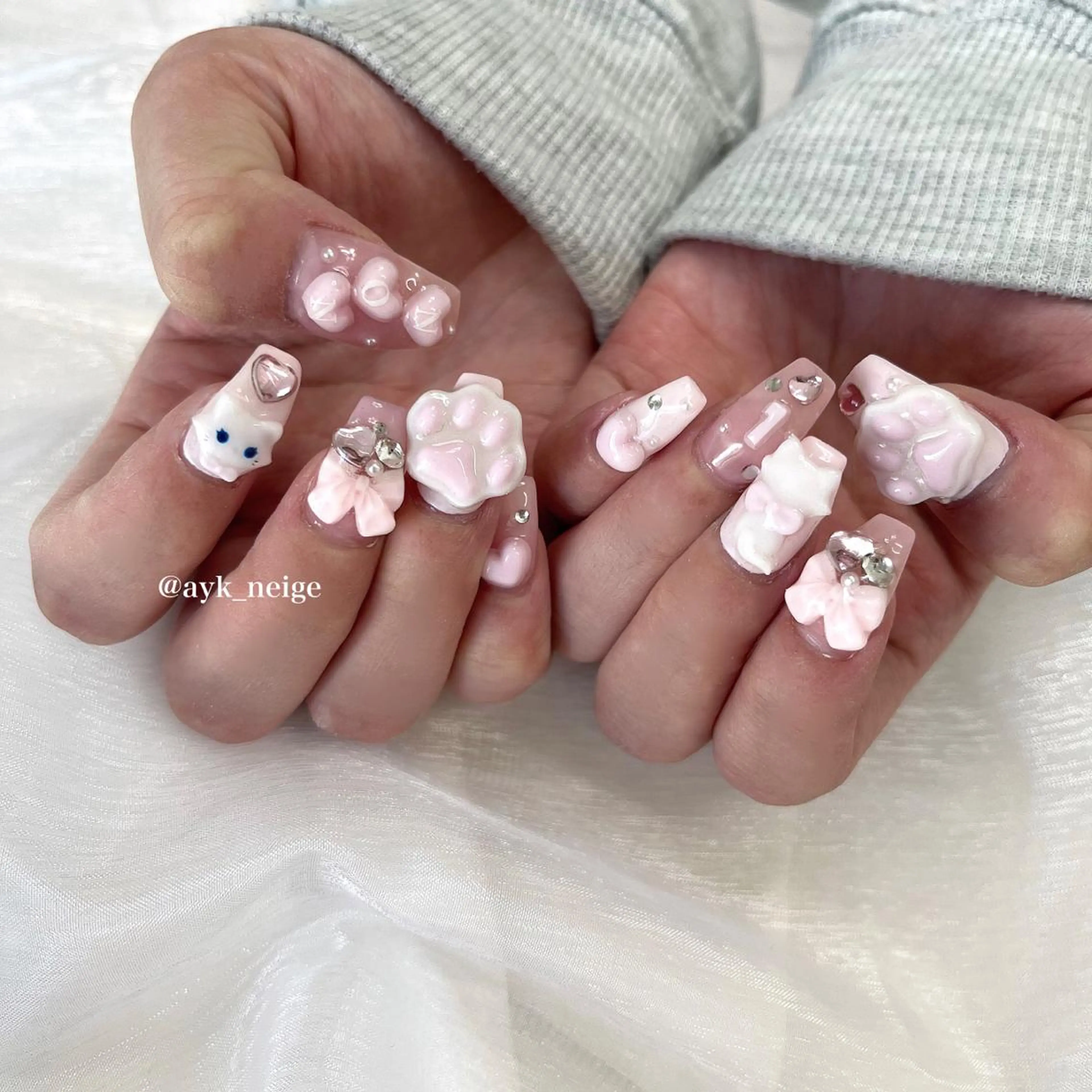 ネイル フットネイル フレンチネイル キラキラネイル 韓国ネイル リボン n'eige nail所属・大谷 綾香のネイルデザイン