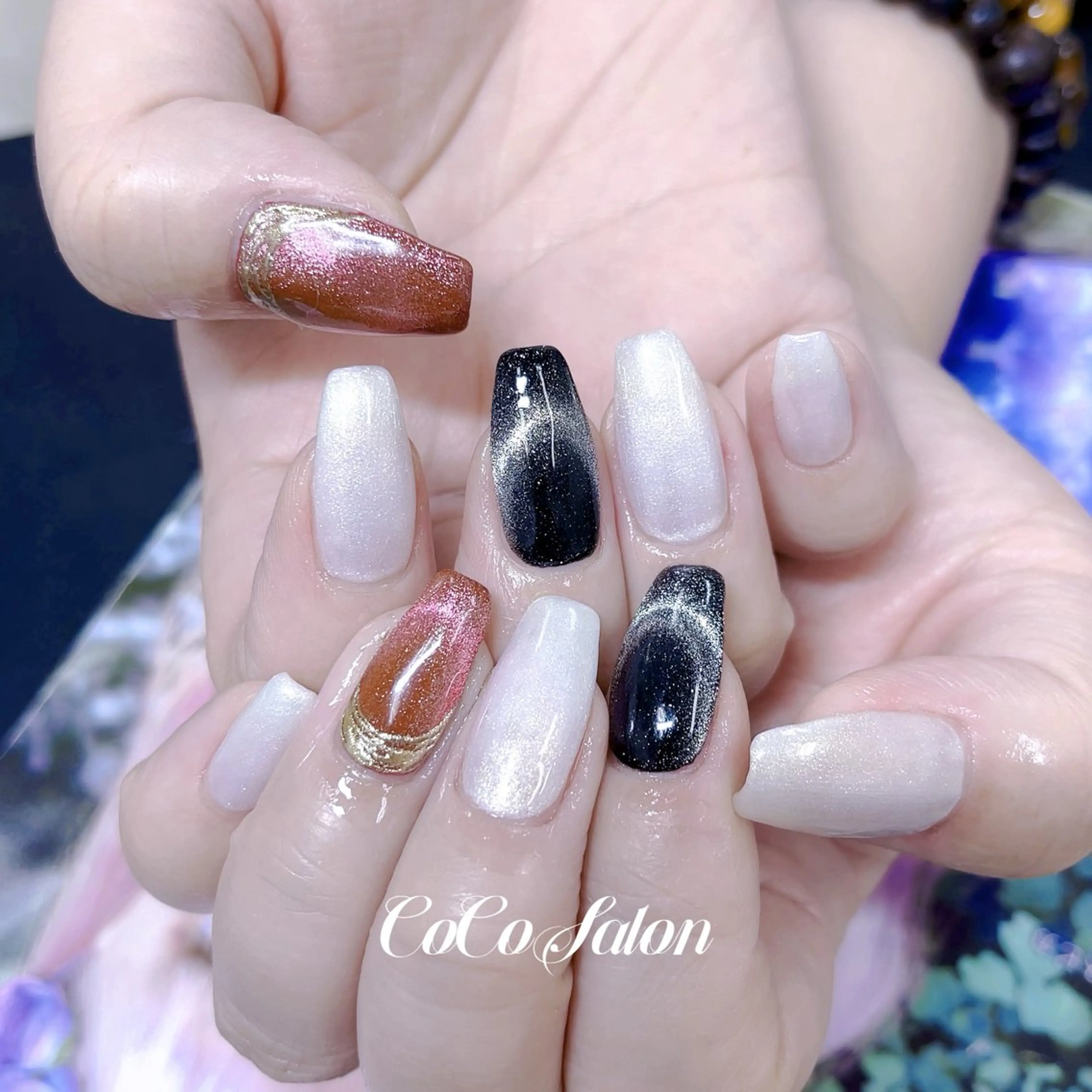 ネイル フレンチネイル マグネットネイル ワンカラーネイル 赤色 ホワイト ハンドネイル CoCoSalon ネイル/まつ毛予約のネイルデザイン