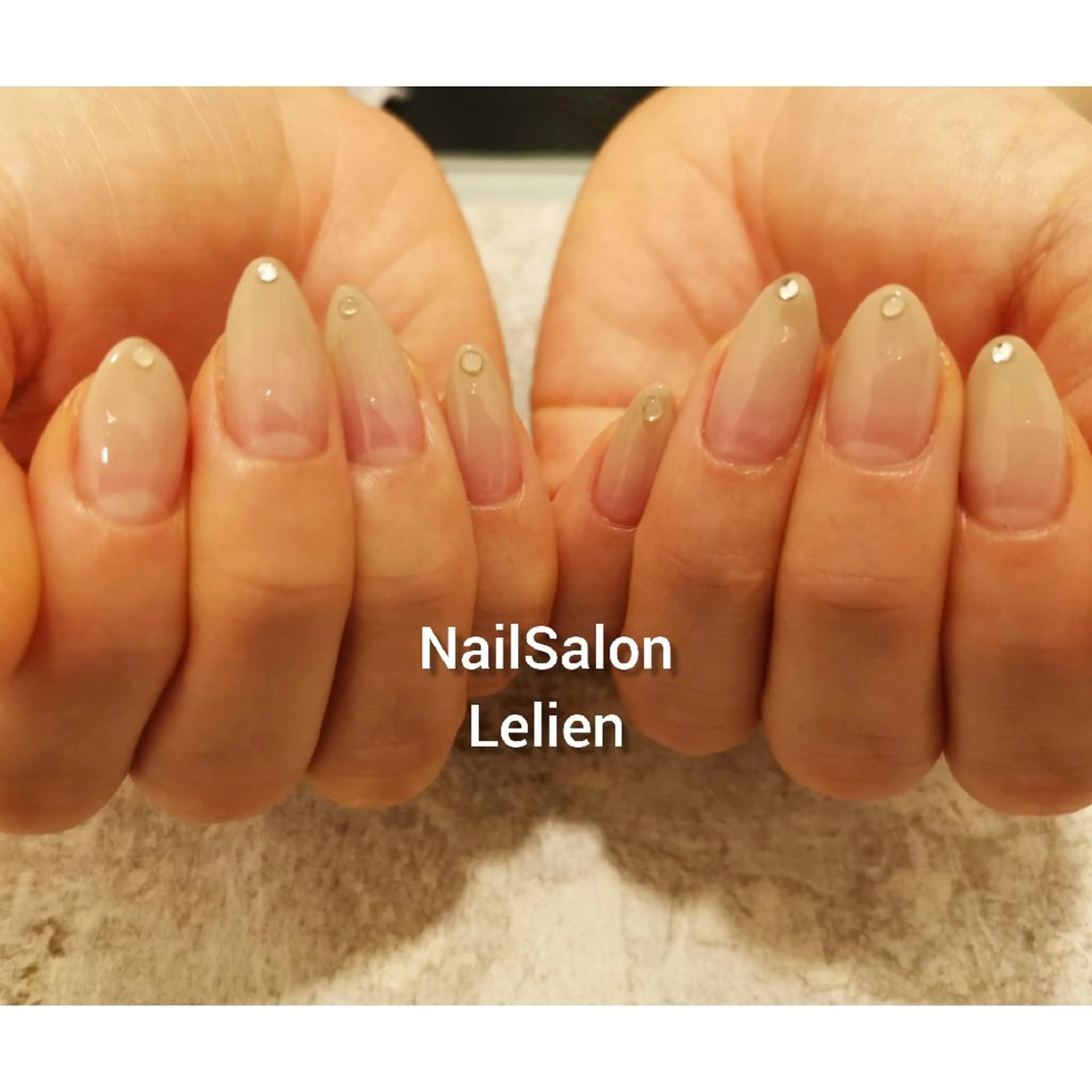 ネイル クリアネイル ドット ストーンネイル 人気エリア💖完全個室【ルリエ】所属・ネイルサロン Lelienルリエのネイルデザイン