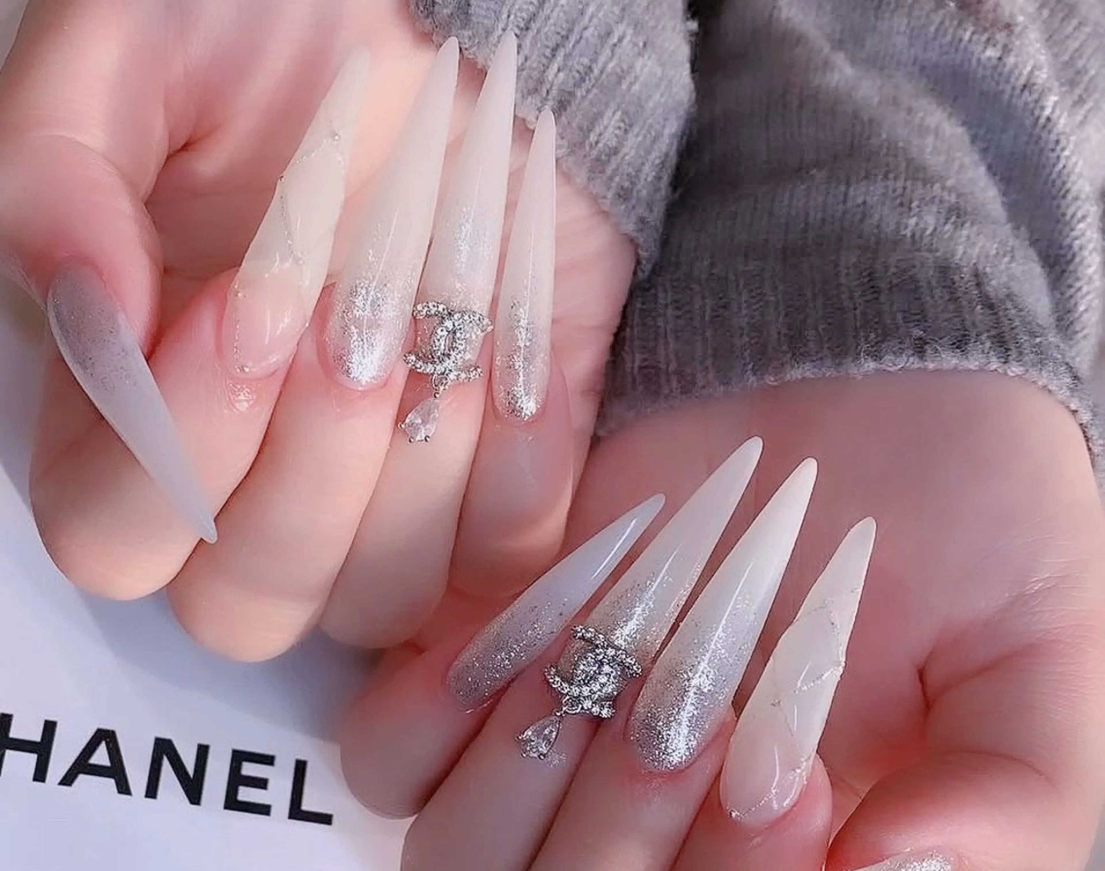 ネイル オーロラネイル フレンチネイル ジェルネイル ハロウィン キラキラネイル H.baby Nail Salonのネイルデザイン