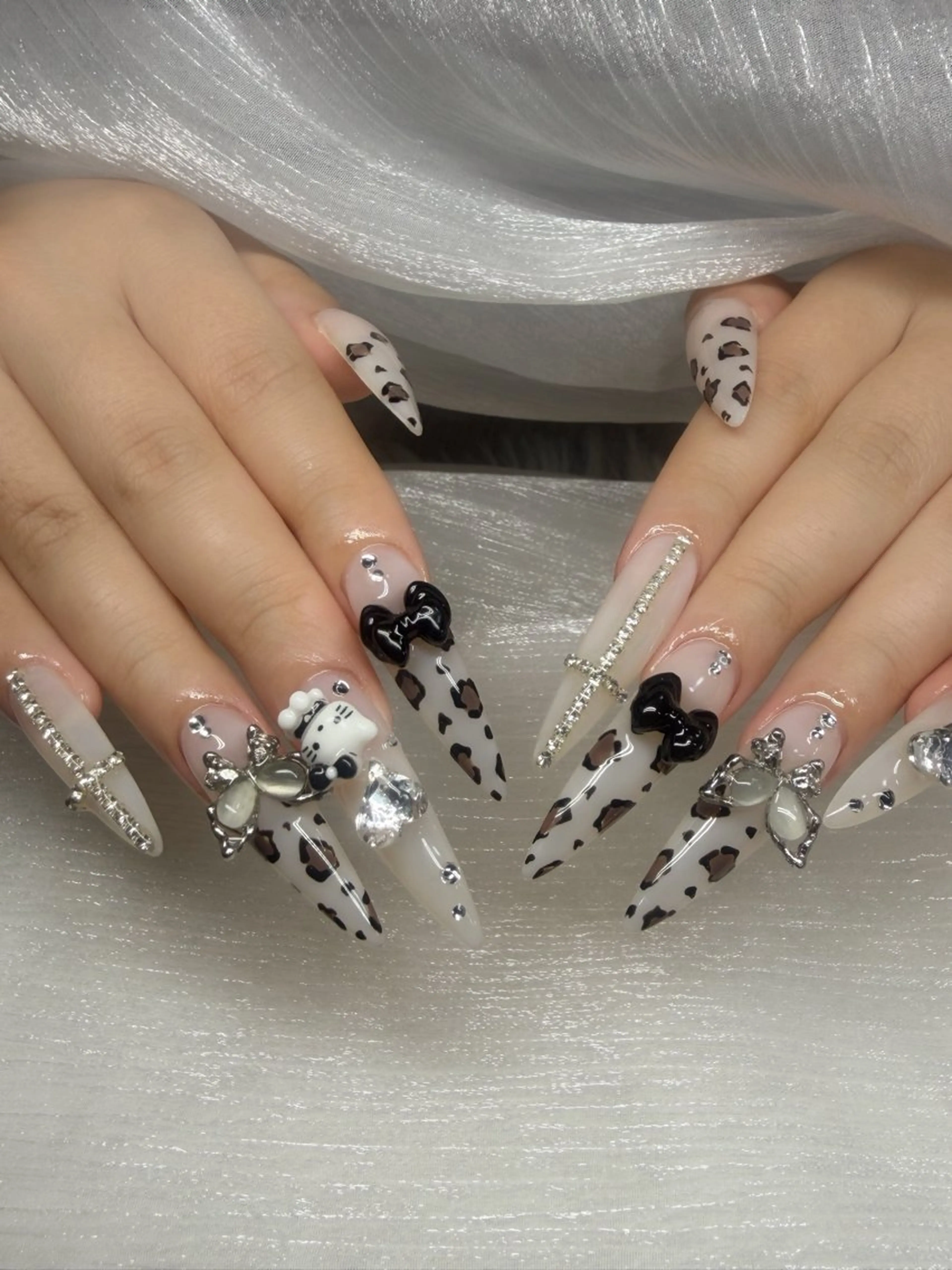 ネイル アートネイル オーロラネイル チークネイル 長さ出し フットネイル ハンドネイル Chan nailsのネイルデザイン