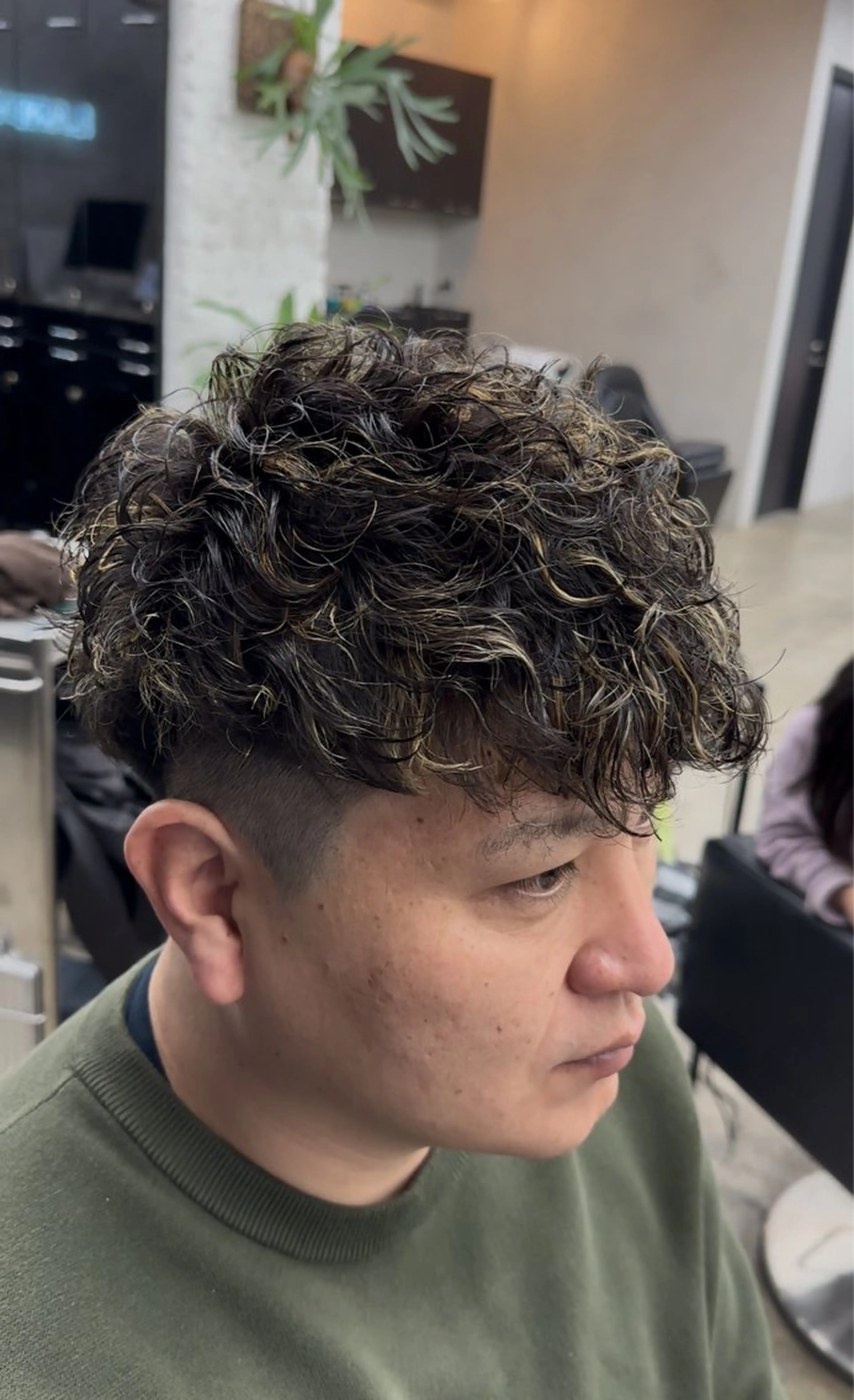 ショート パーマ メンズ メンズメッシュ スペインカール カット パーマ 🪐LANDS🪐 福垣 海也のヘアスタイル