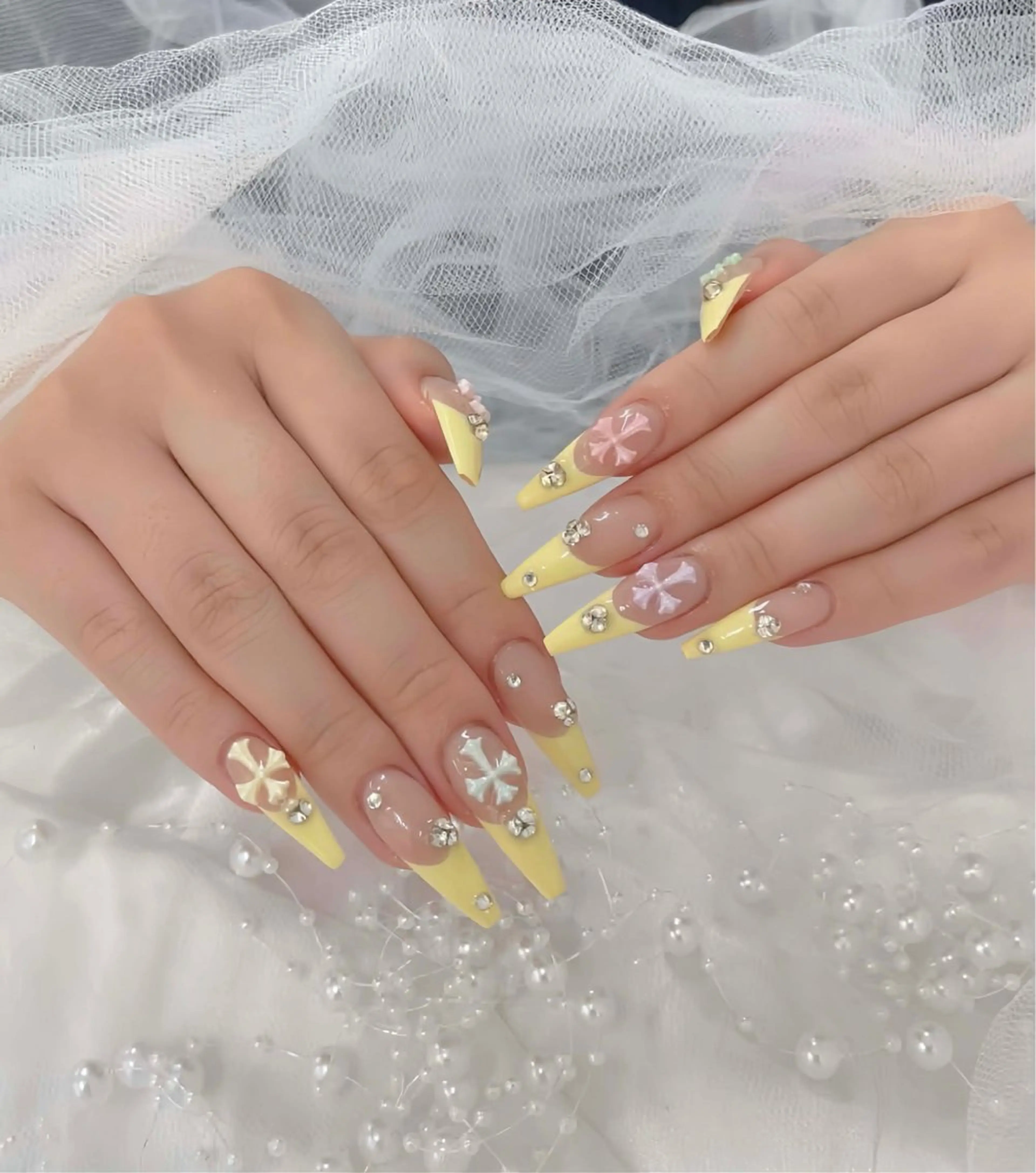 ネイル フラワーネイル 韓国ネイル 持ち込み 春ネイル ワンホンネイル Huyn Nail Shinjyukuのネイルデザイン