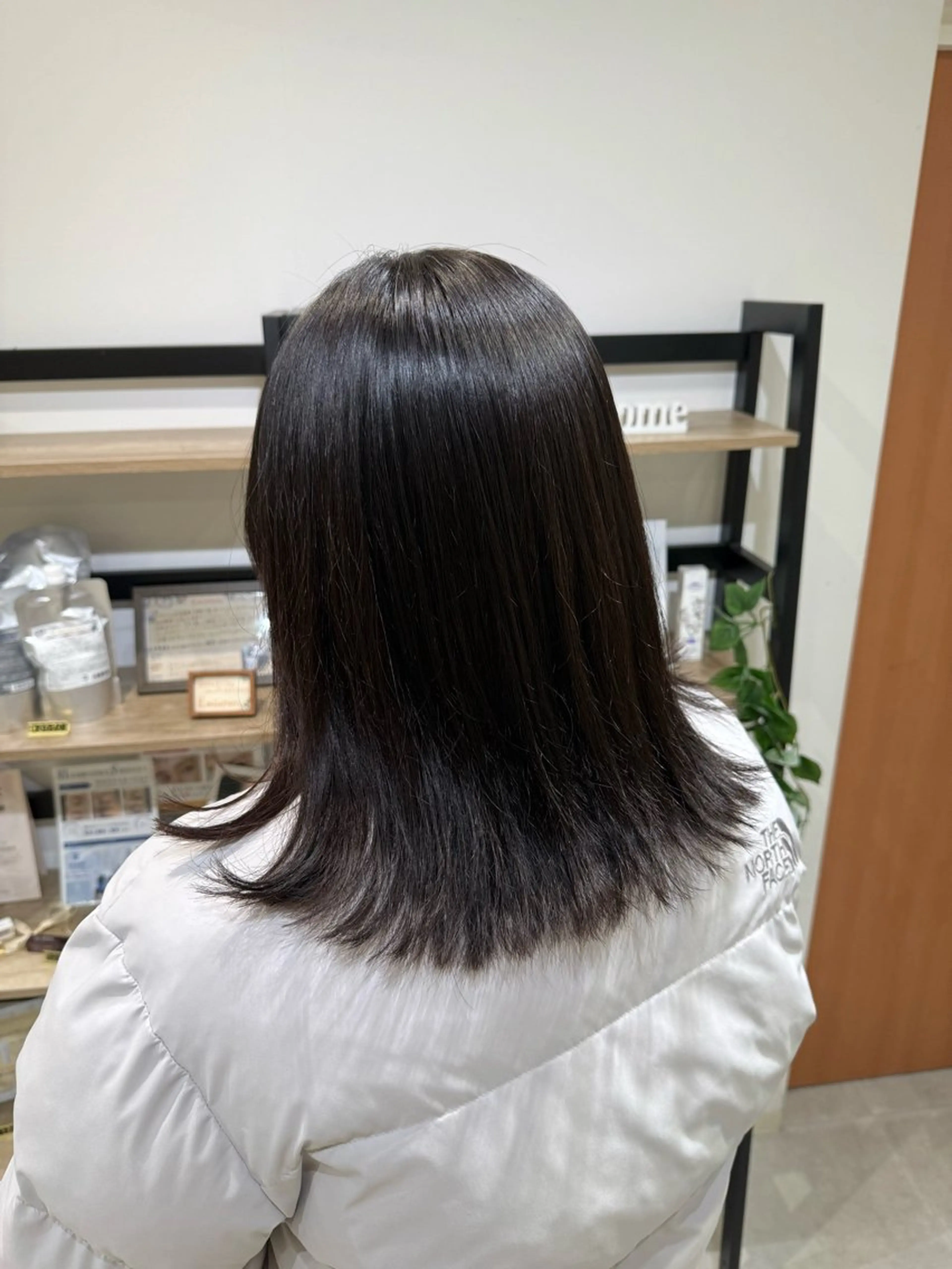 ミディアム 島 歩那のヘアスタイル