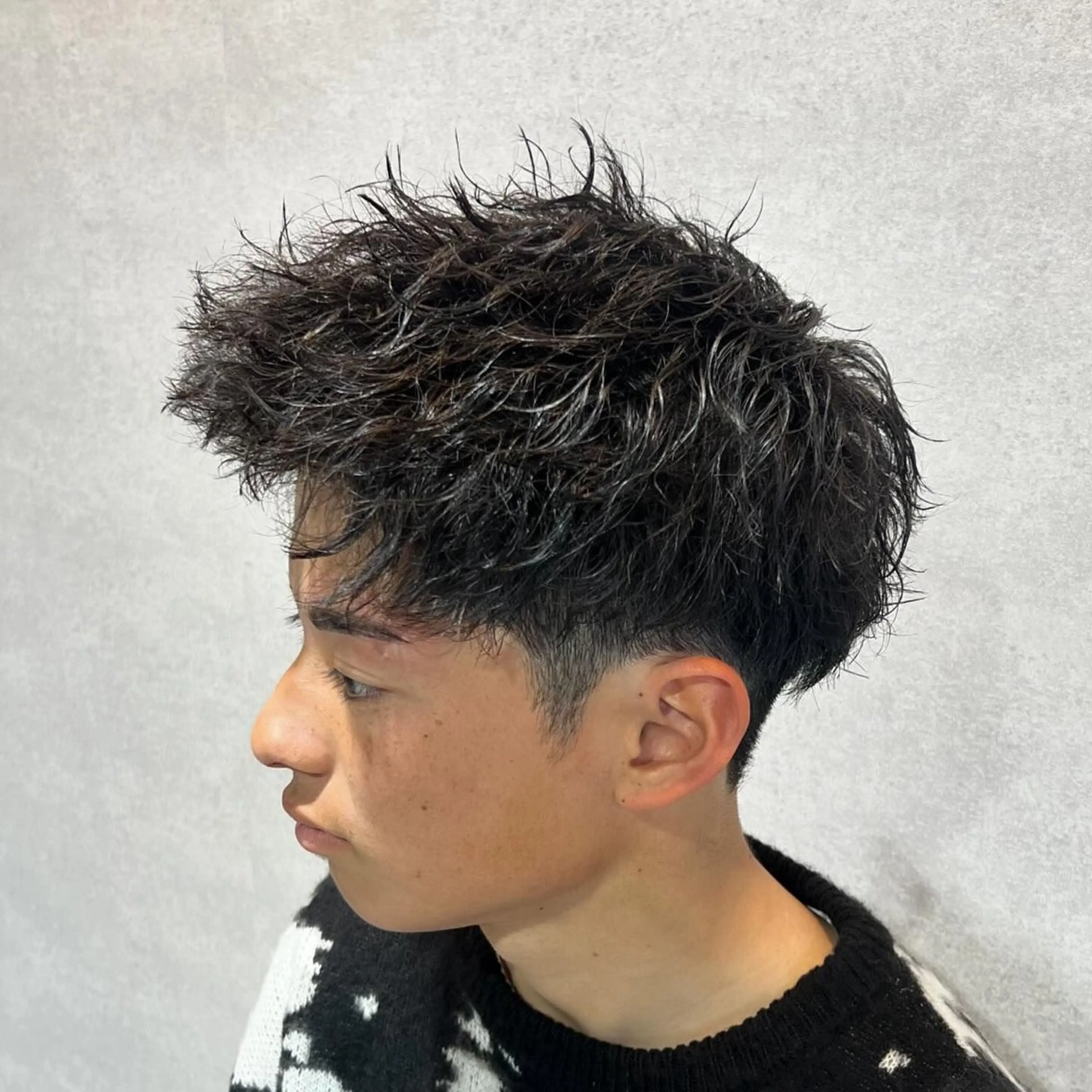 ショート カラー パーマ ヘアアレンジ メンズ センターパート メンズハイライト メンズメッシュ マッシュ メンズパーマ カット パーマ トリートメント ヘッドスパ ヘアセット 仕上がり満足度No. 1🔥BLUCK🔥のヘアスタイル