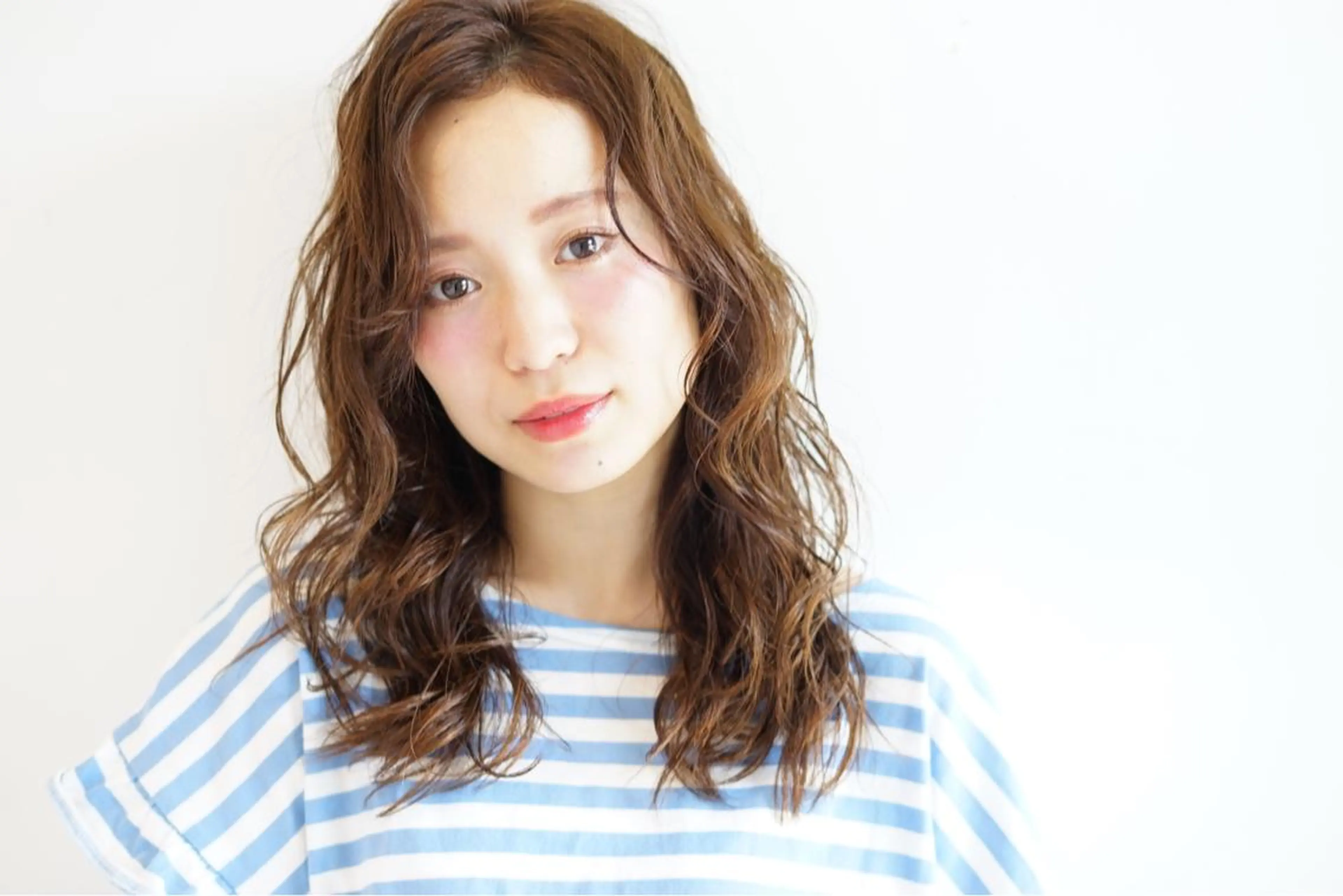 セミロング カラー パーマ アッシュ ブルーカラー ブルーアッシュ 🪐脱白髪染め 🪐松尾菜々美のヘアスタイル