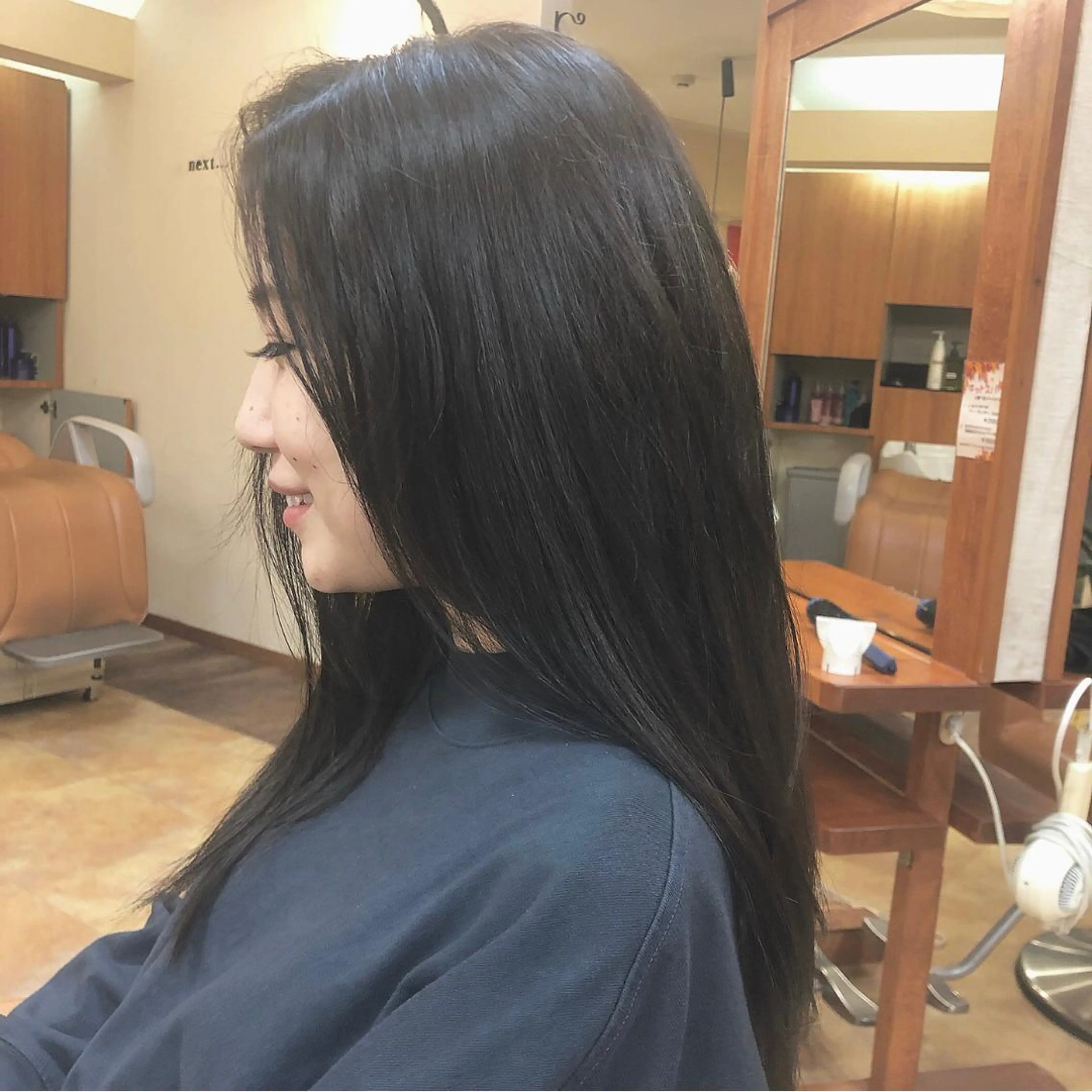 ロング カラー ベージュカラー モリオフロムロンドン池袋店所属・冨永 さやかのヘアスタイル