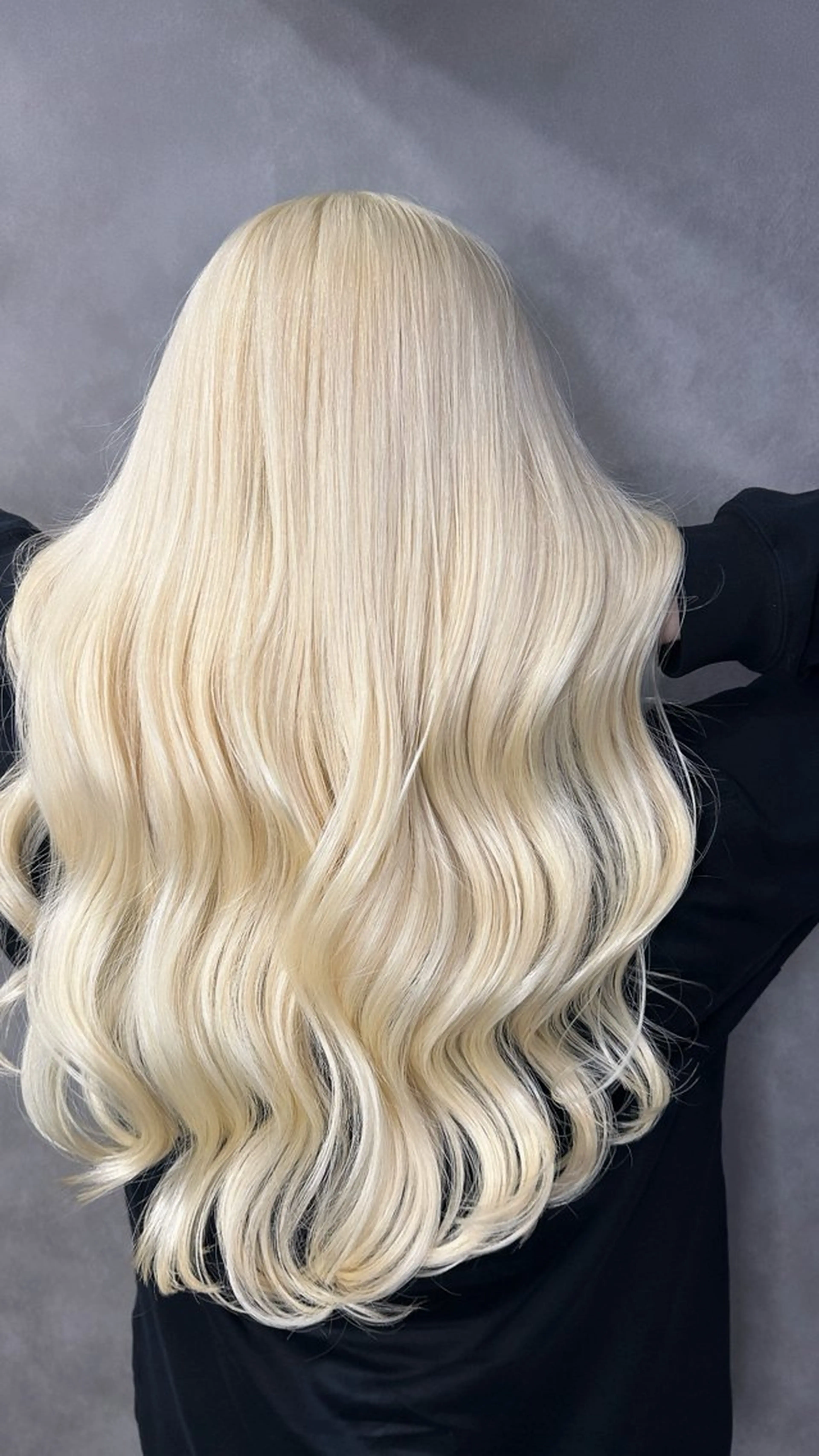 ロング カラー ブロンド 艶髪／ハイトーン ブリーチ／髪質改善のヘアスタイル