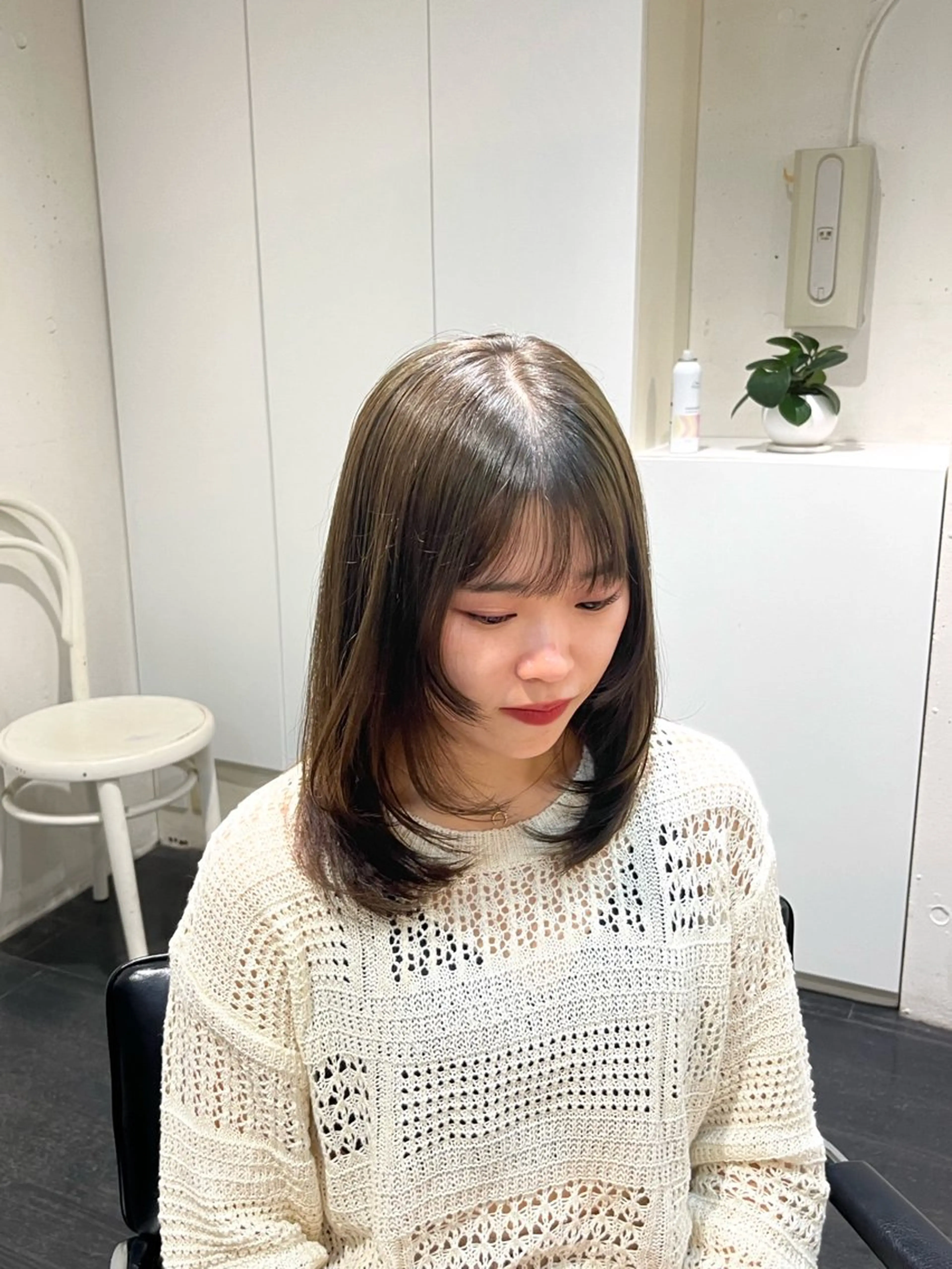 ミディアム カラー オリーブカラー 細田 碧のヘアスタイル