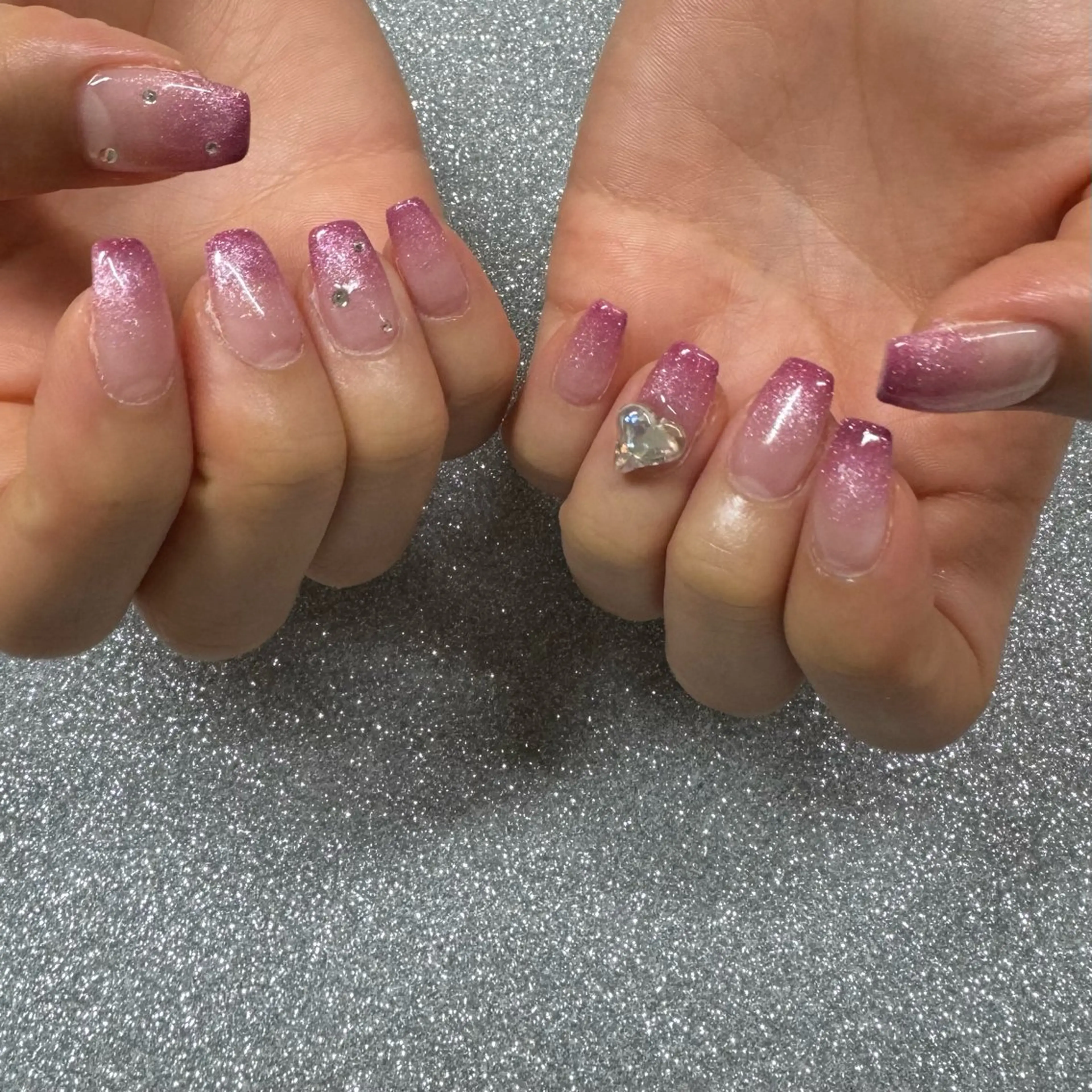 ネイル ハンドネイル VIERU 🌈🎀💖のネイルデザイン