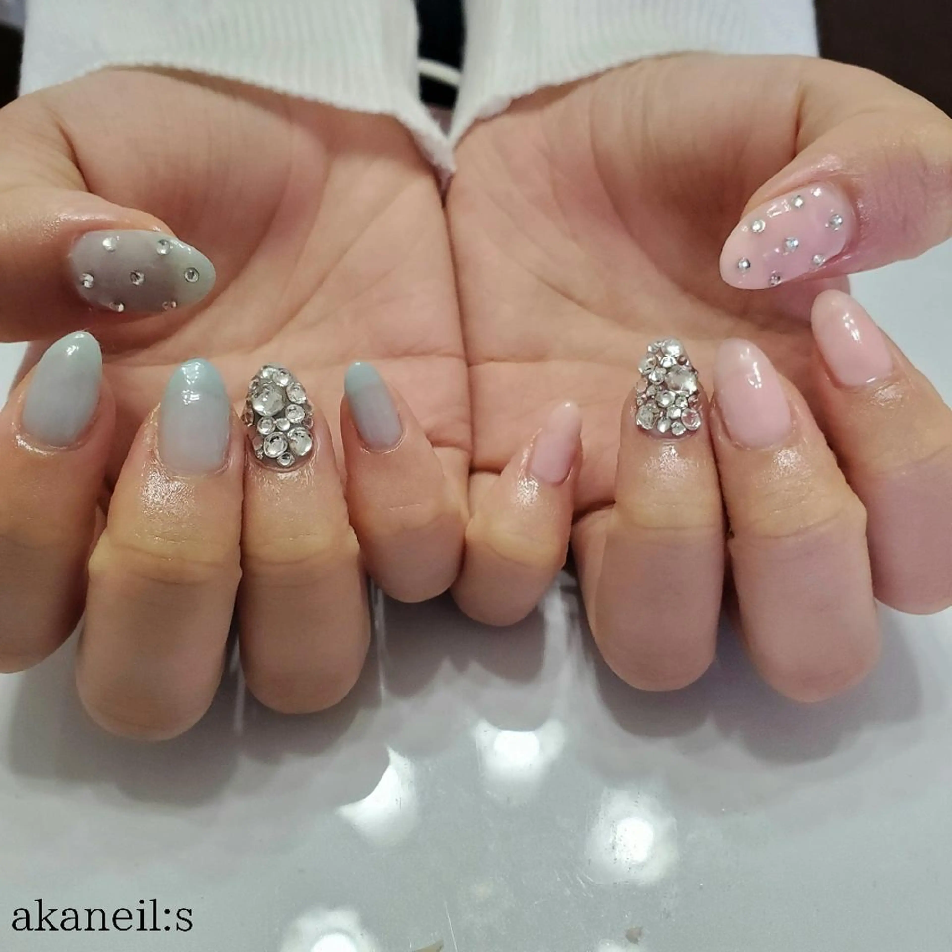 ネイル 水色 ピンク ストーンネイル 【akaneils】 アカネのネイルデザイン