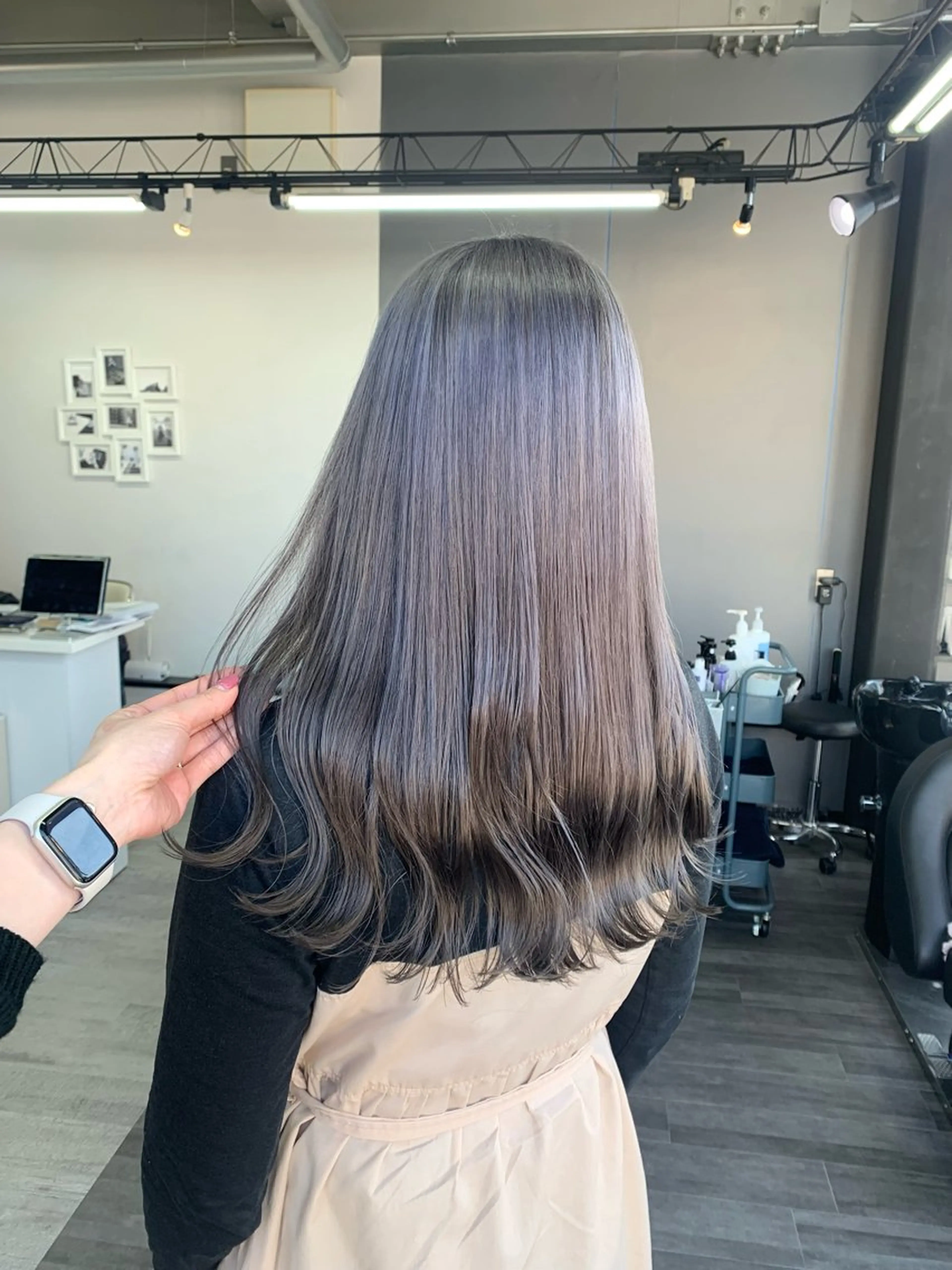 セミロング カラー グレージュ ヘアカラー トリートメント 坂井 水菜美のヘアスタイル