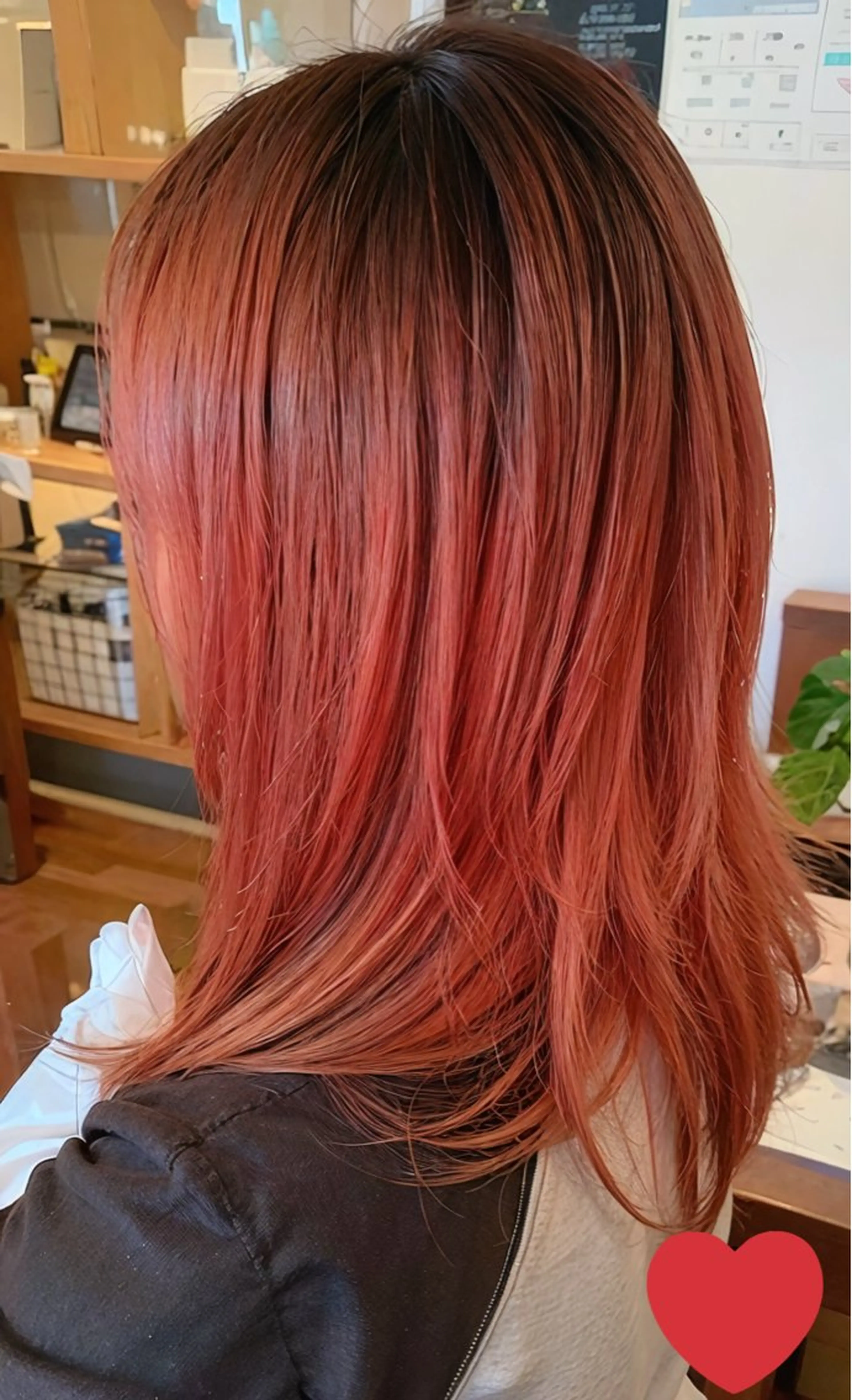 セミロング カラー ブリーチ ダブルカラー イルミナカラー ピンクカラー 秋山知穂ショート/ 縮毛矯正はお任せ🧸のヘアスタイル