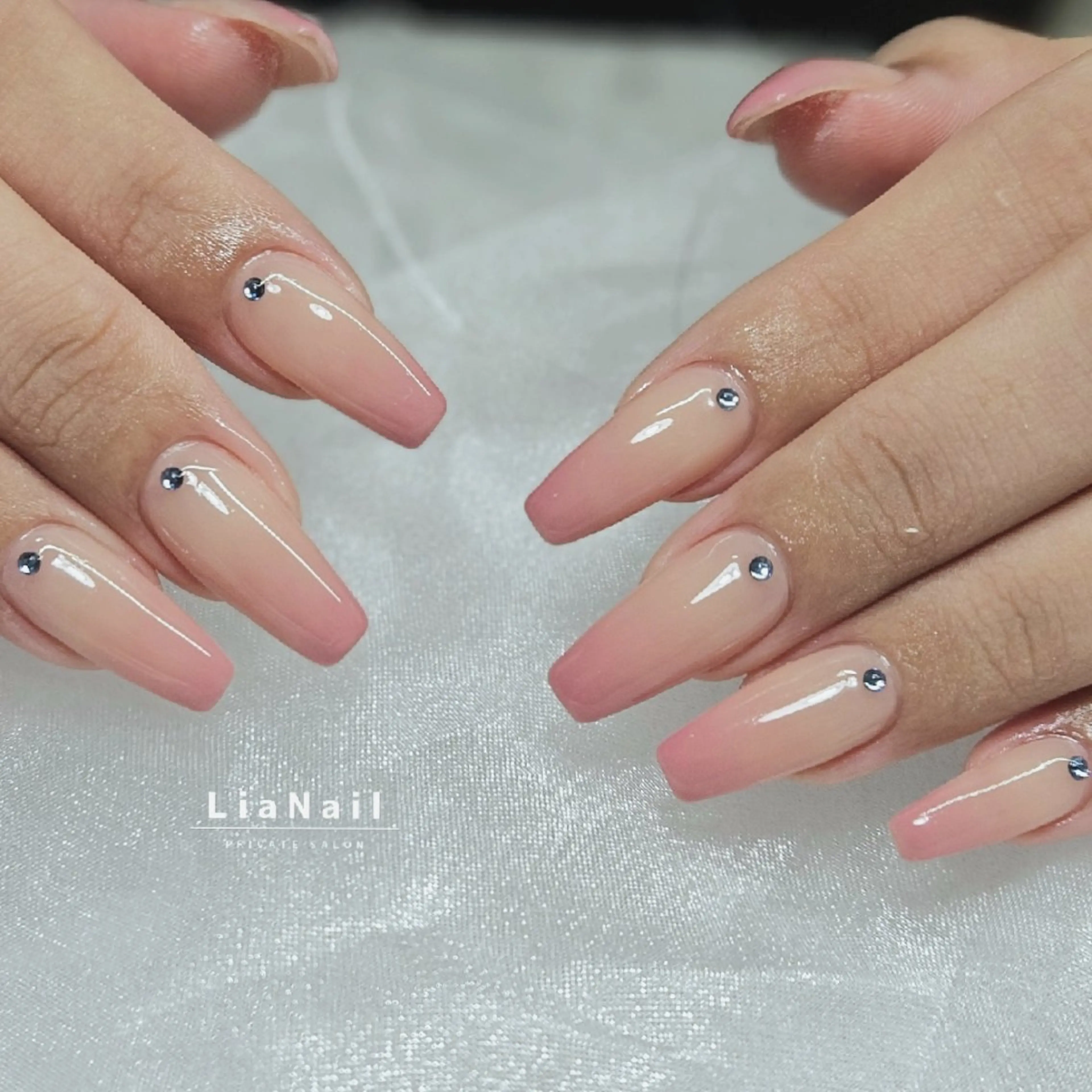 ネイル ストーンネイル Lia Nailのネイルデザイン