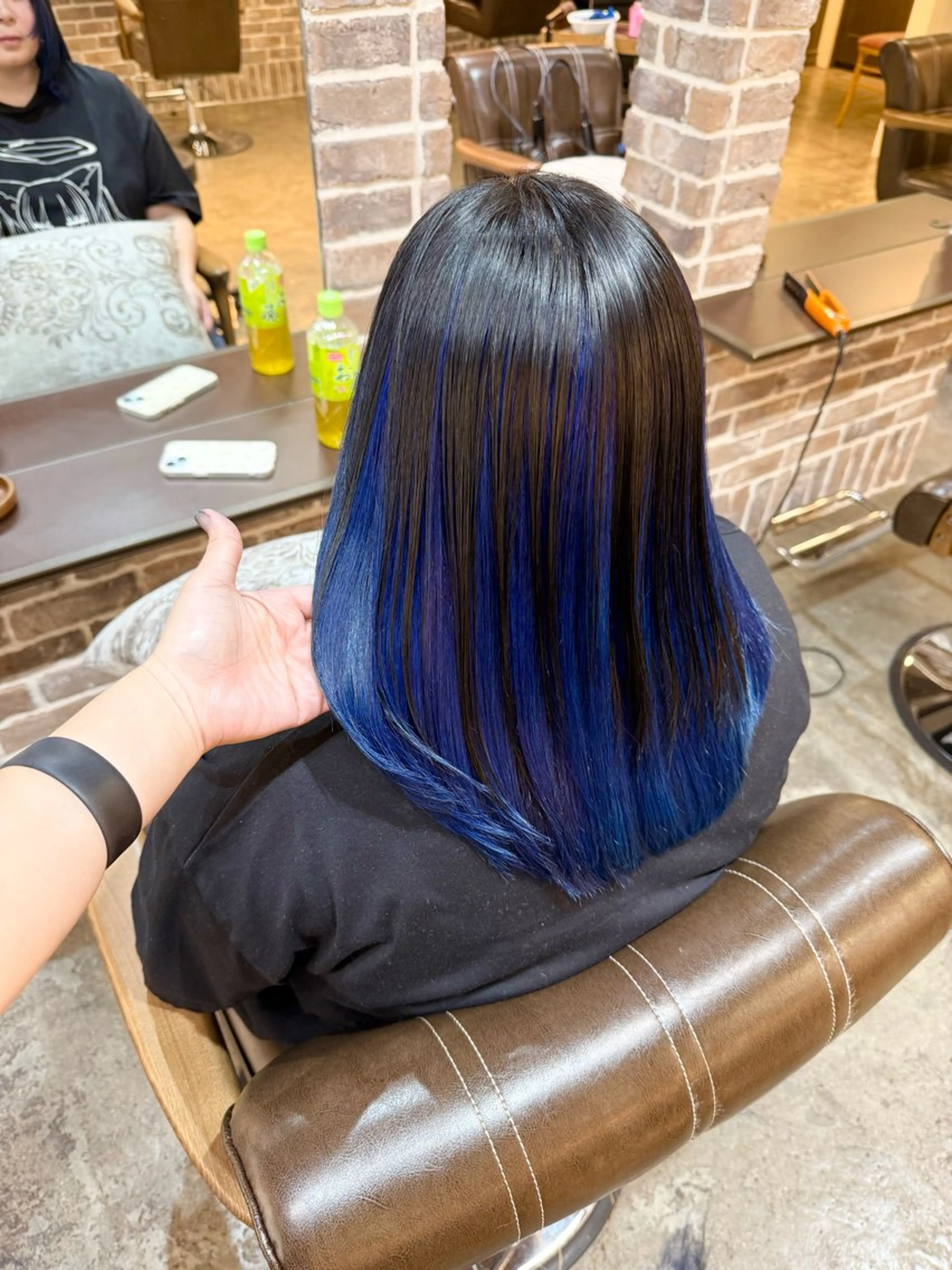 セミロング カラー 黒髪 ブリーチ ブルーカラー カット ヘアカラー トリートメント 艶カラー/インナー /グラデ/大西小百合のヘアスタイル