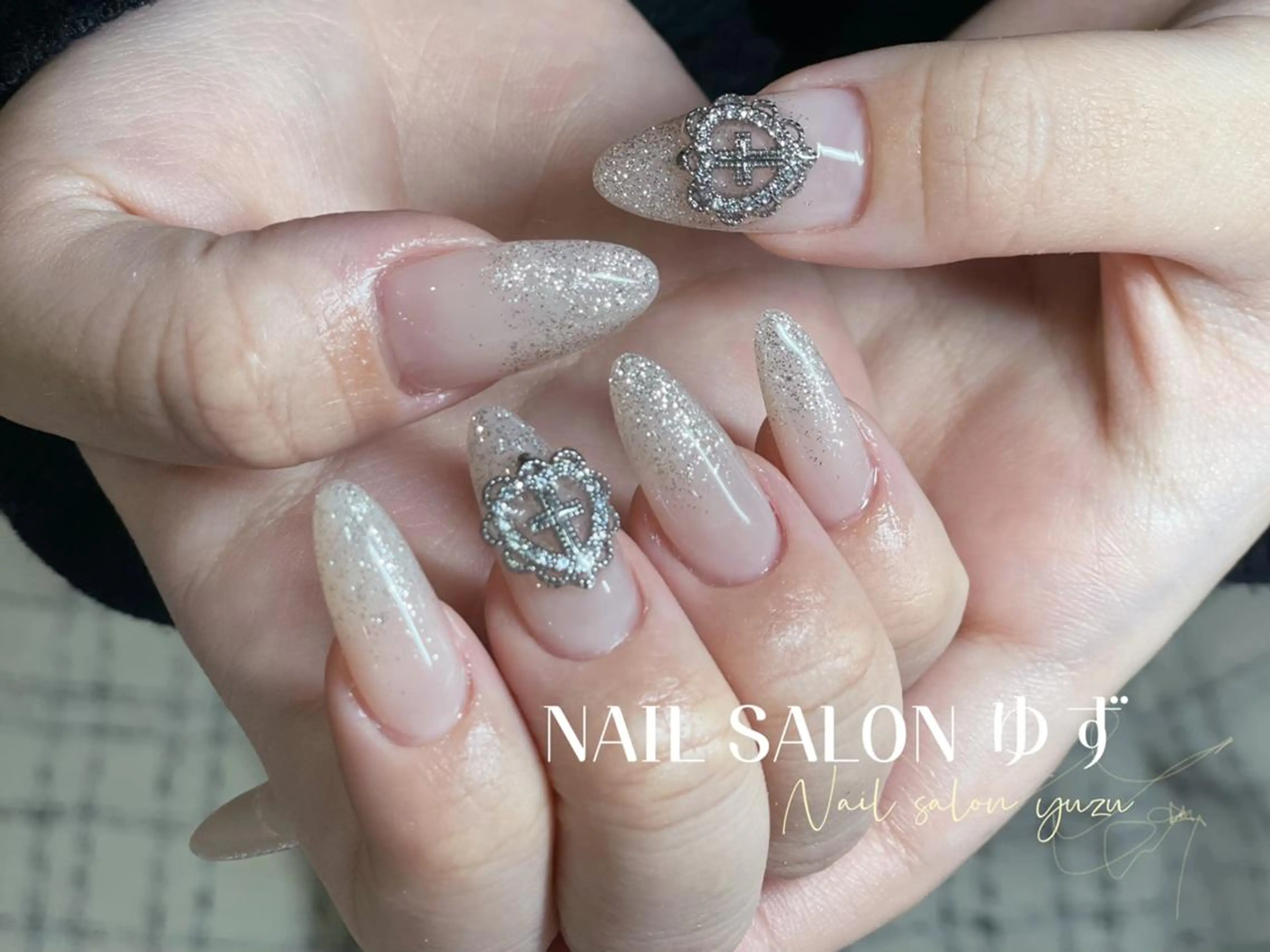 ネイル チークネイル ジェルネイル キラキラネイル パラジェル ワンホンネイル ハンドネイル MAKI💚💚💚 秋葉原.のネイルデザイン