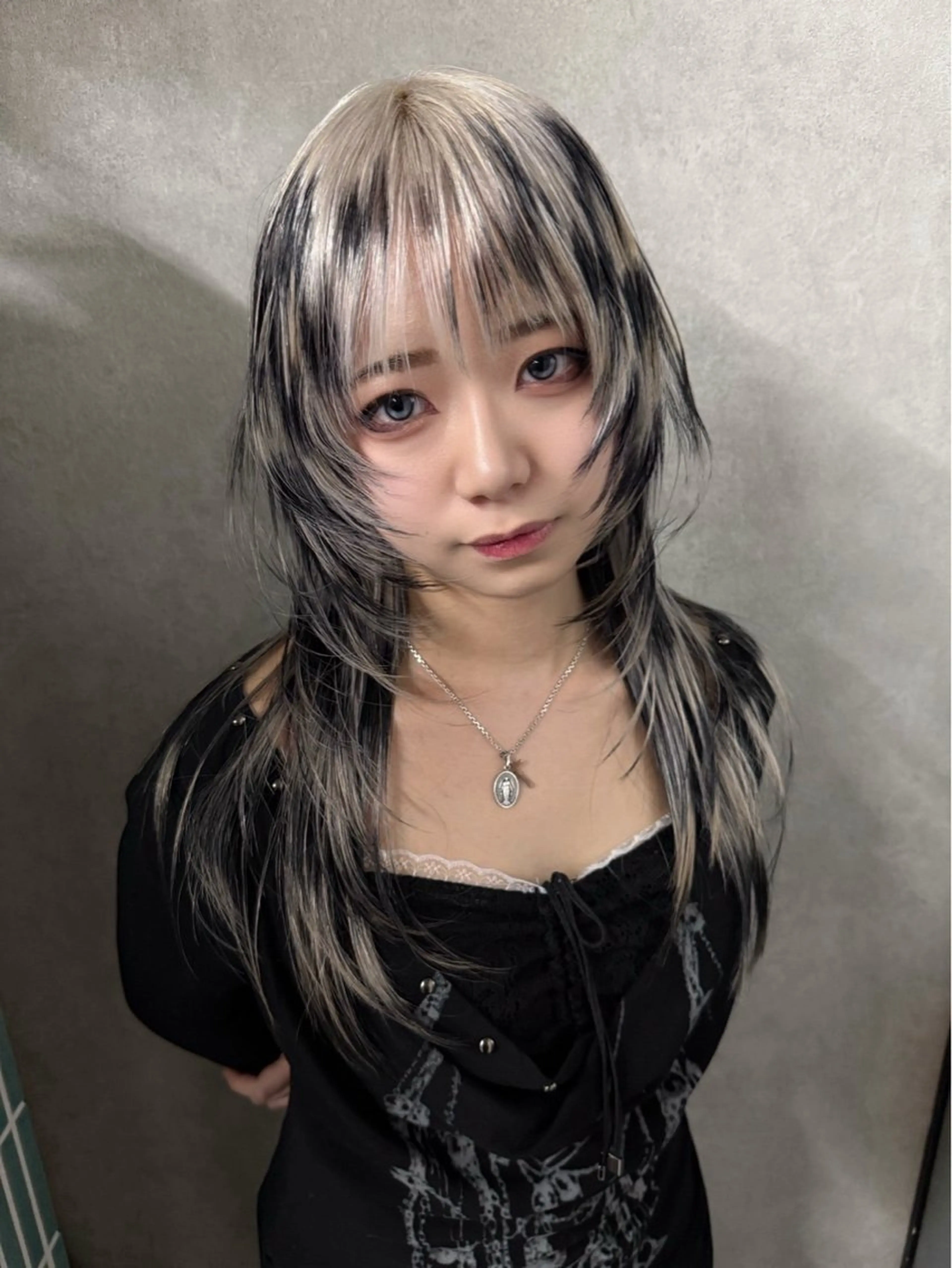 ロング レイヤーカット デザインカラーウルフ 宙也のヘアスタイル