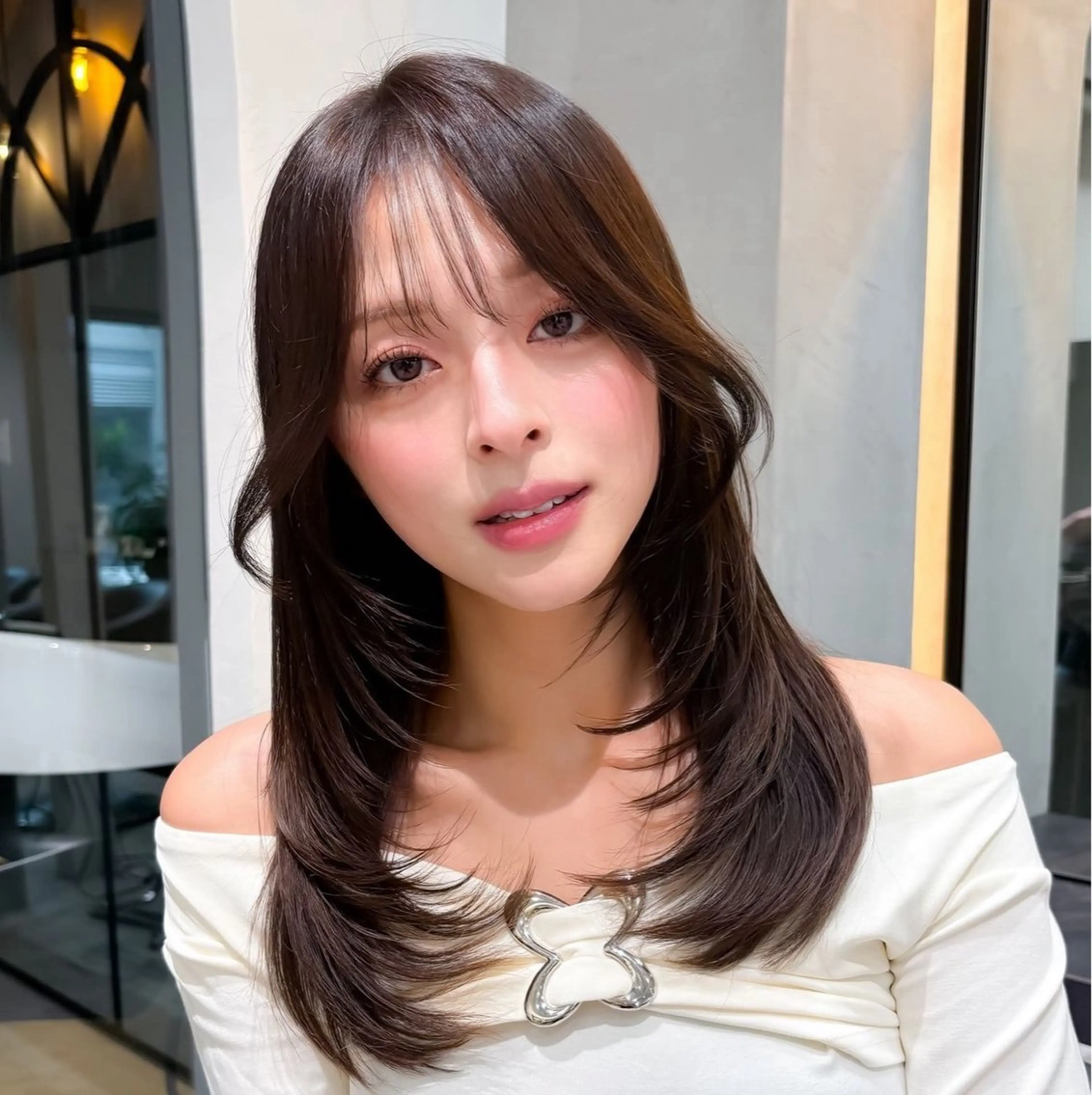 ミディアム デート レイヤーカット 小顔カット ヘアカラー トリートメント 🤍aimi🤍 ウルフ/韓国ヘアのヘアスタイル