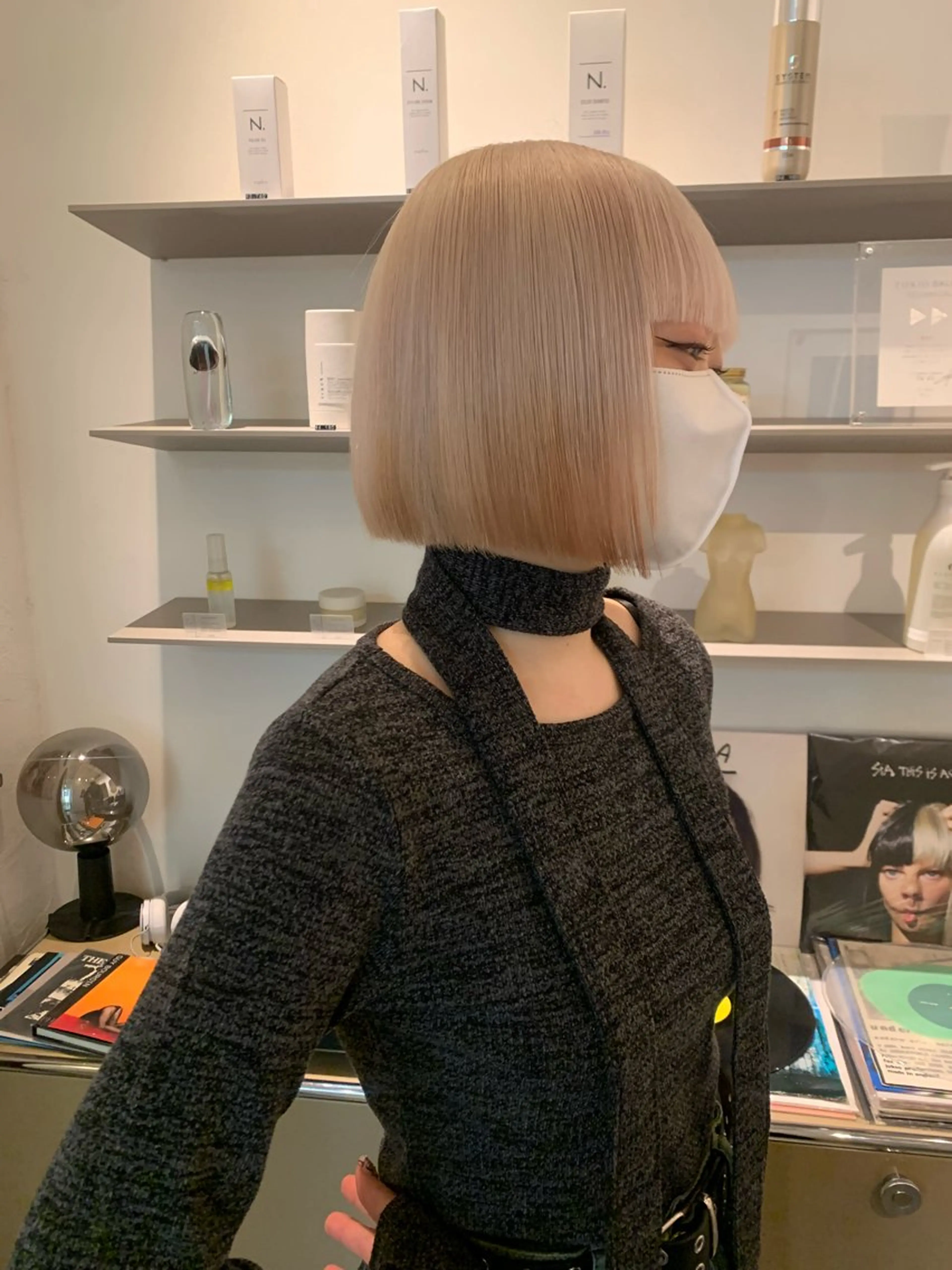 カラー hinata /ハイトーンのヘアスタイル