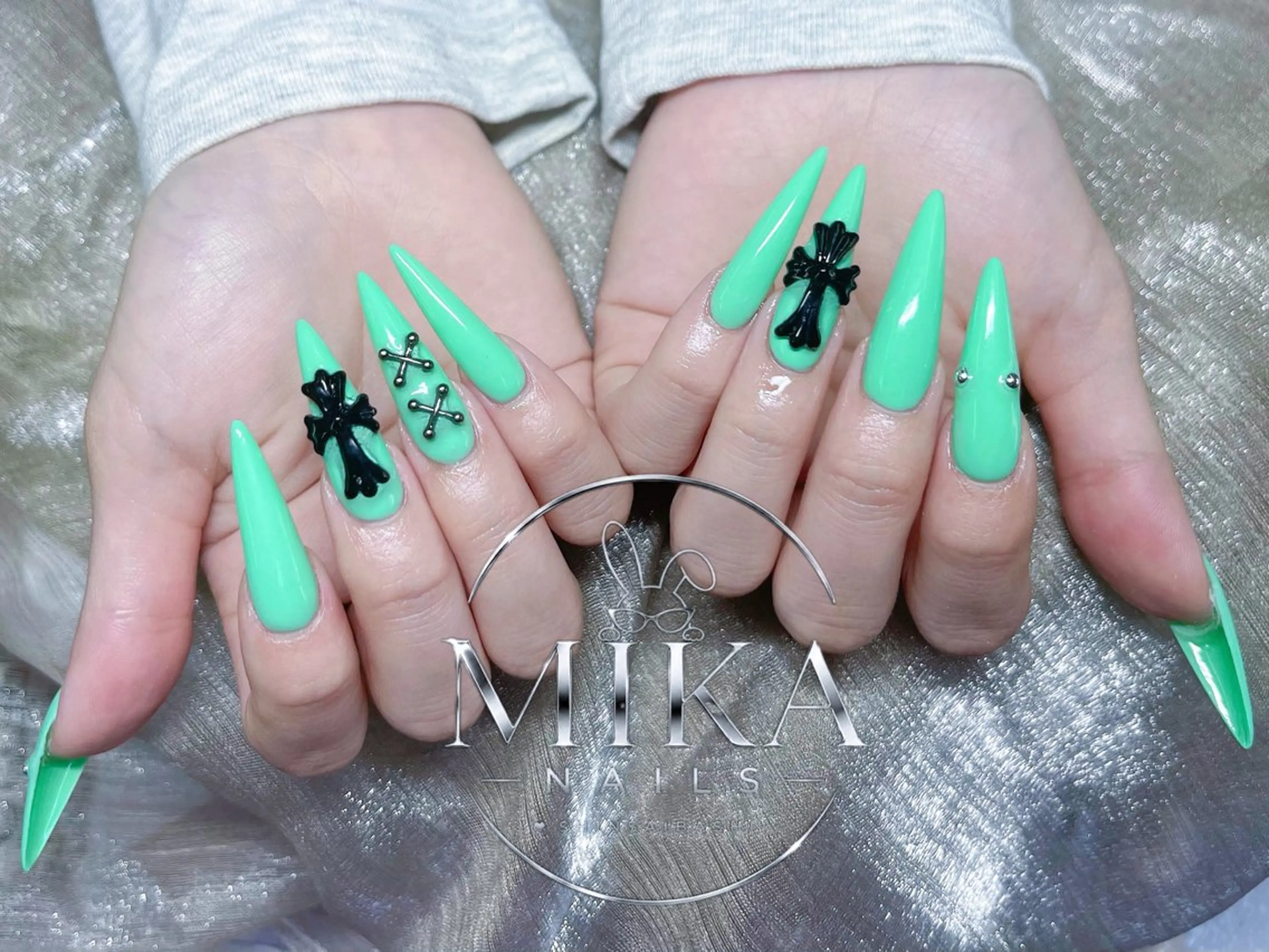 ネイル フレンチネイル ガーリー 韓国ネイル ロングネイル マグネットネイル ハンドネイル フットネイル ハンドケア Mika Nails 心斎橋のネイルデザイン