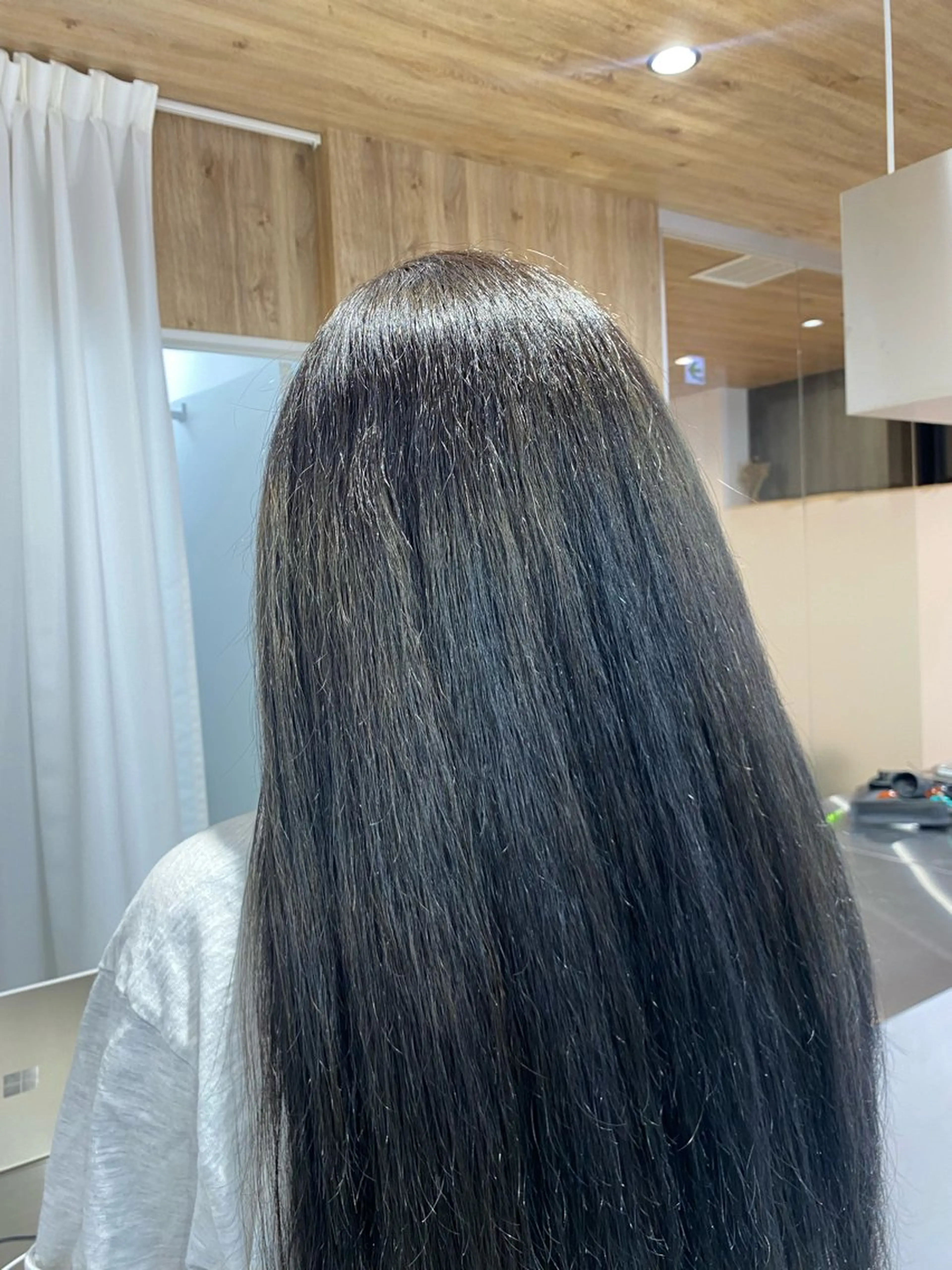 ロング カラー 黒髪 ブルーカラー ブルーブラック 髪質改善 都筑 莉佳子のヘアスタイル