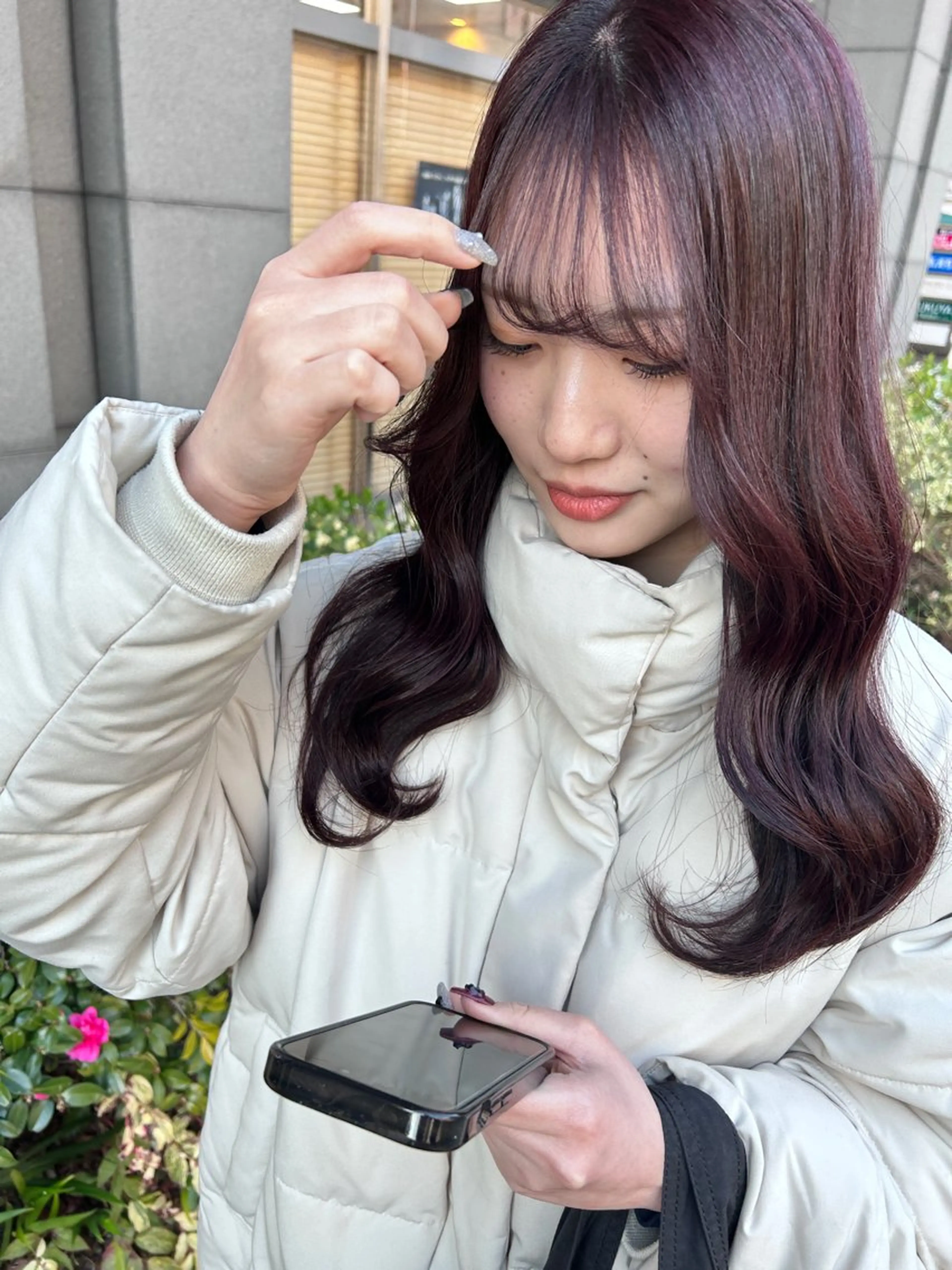 ロング カラー ボルドーカラー 阪田 真奈未のヘアスタイル