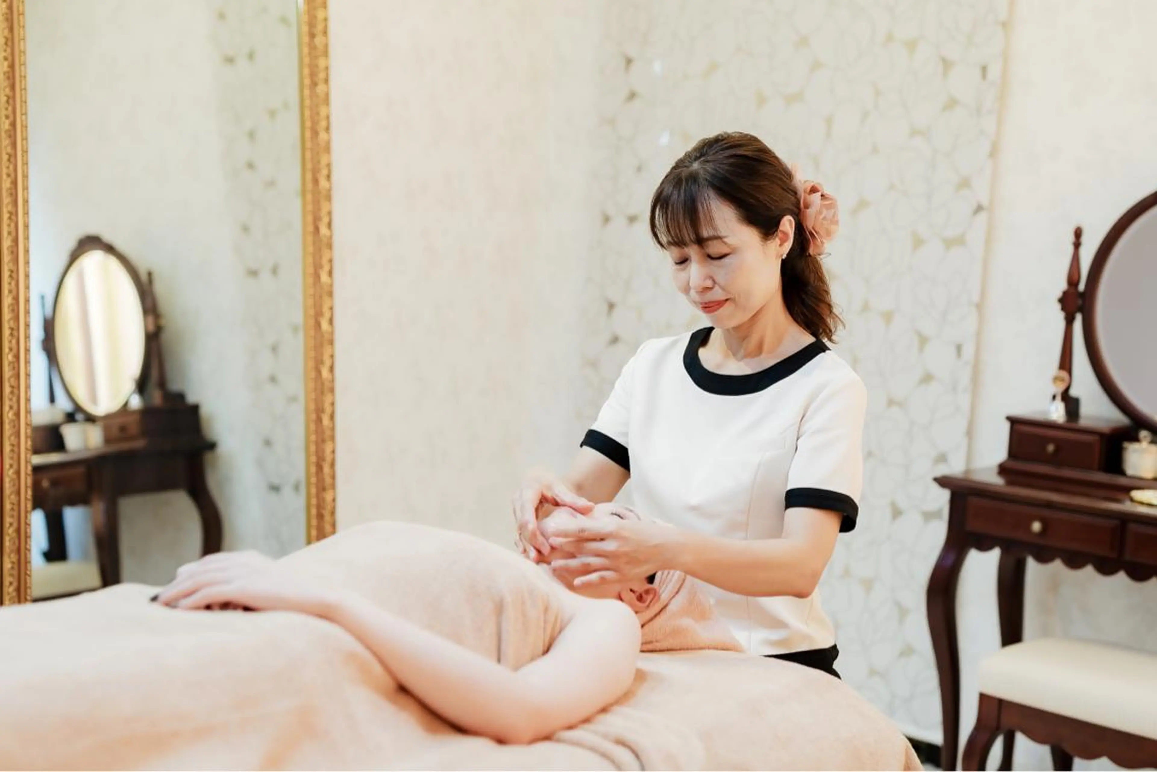 【今だけキャンペーン】ニキビの原因を取り除く毛穴スッキリ、古い角質さよならフェイシャル 30分 メンズ&レディースの写真