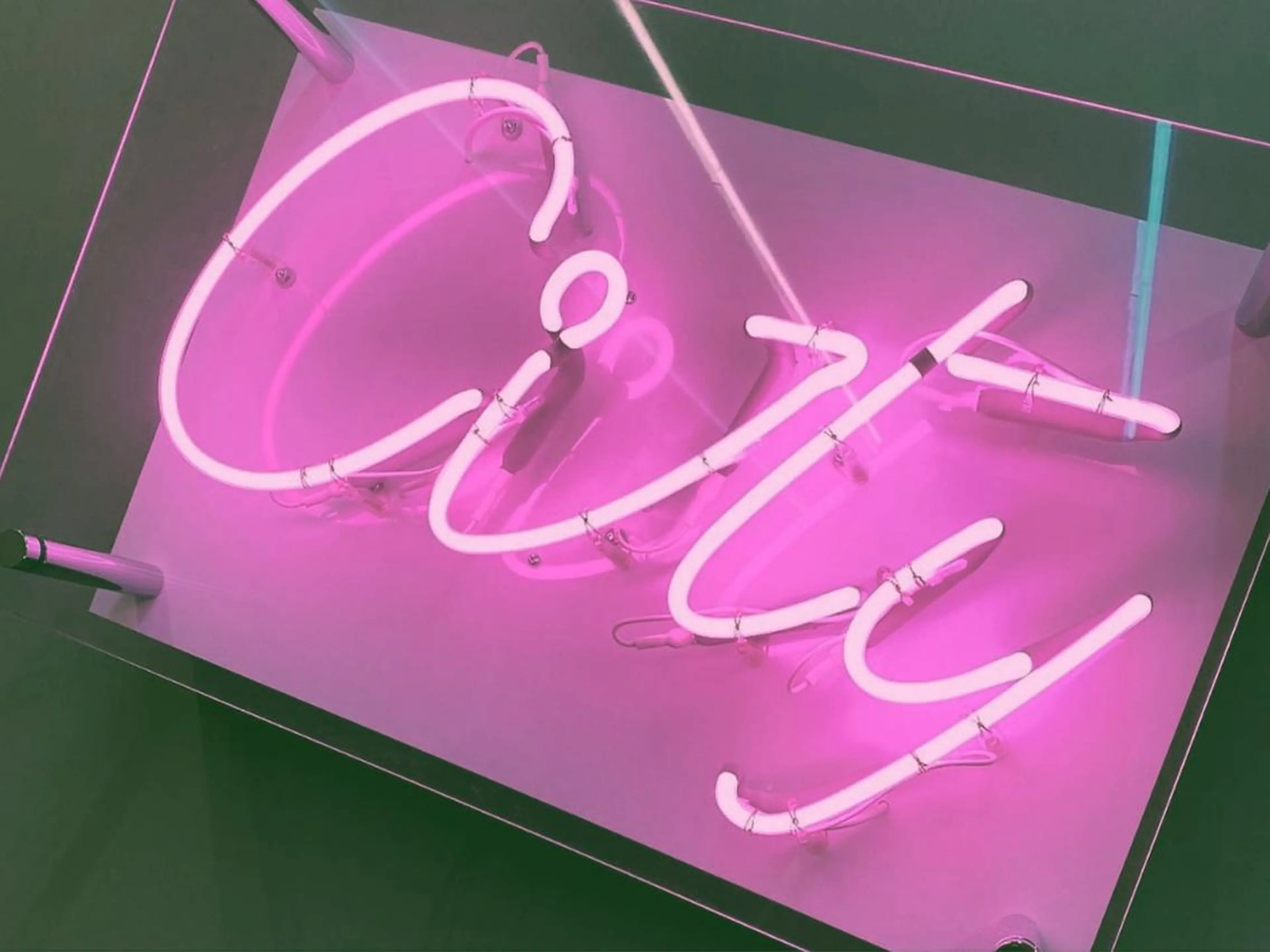 カラー 岡野 静華のヘアスタイル