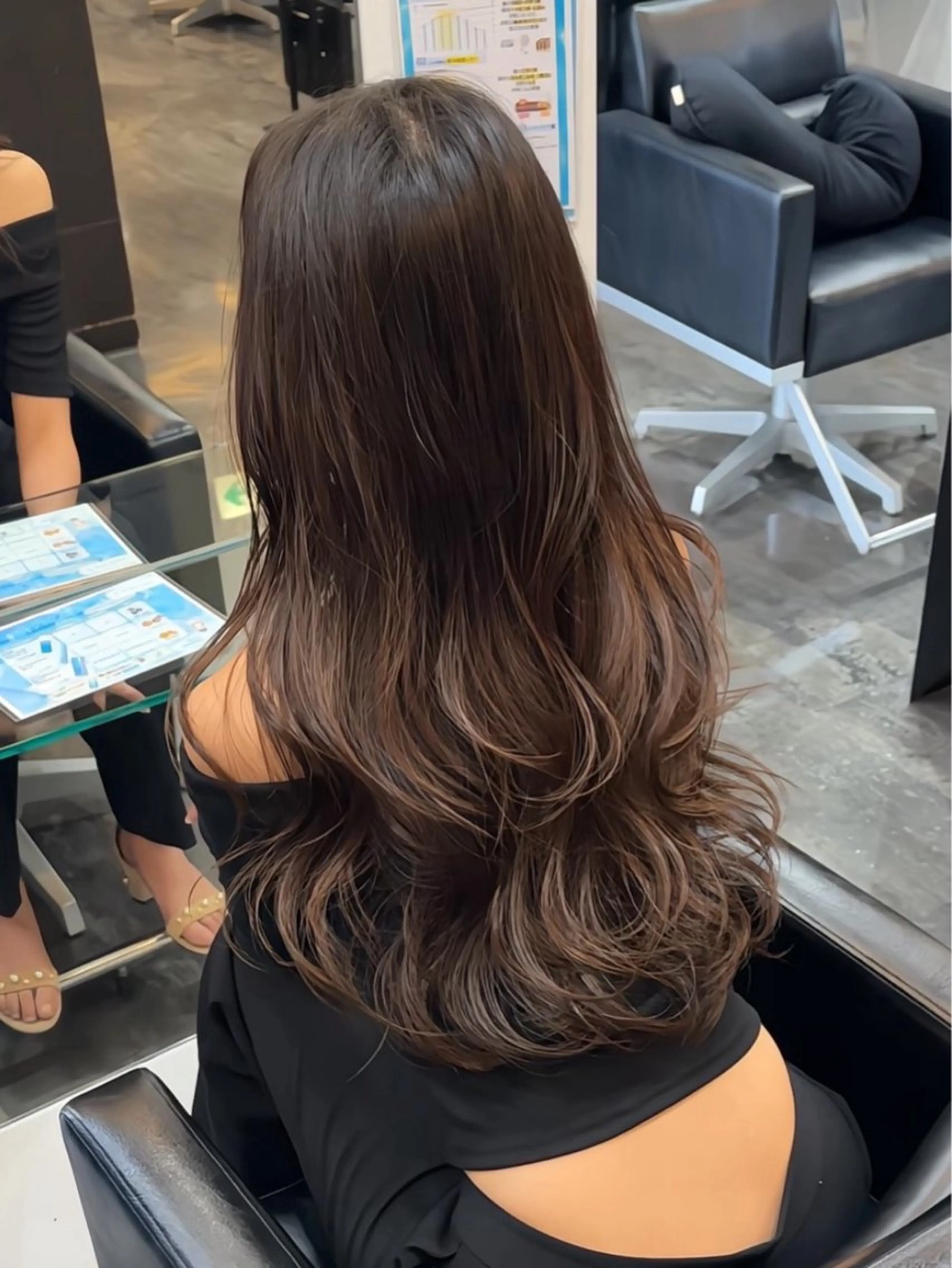 ロング カラー アッシュ アッシュグレー アッシュグレージュ ベージュカラー ブリーチ カット ヘアカラー BIGOUDI  salon所属・《ブリーチなし》 ベージュ/あゆむのヘアスタイル