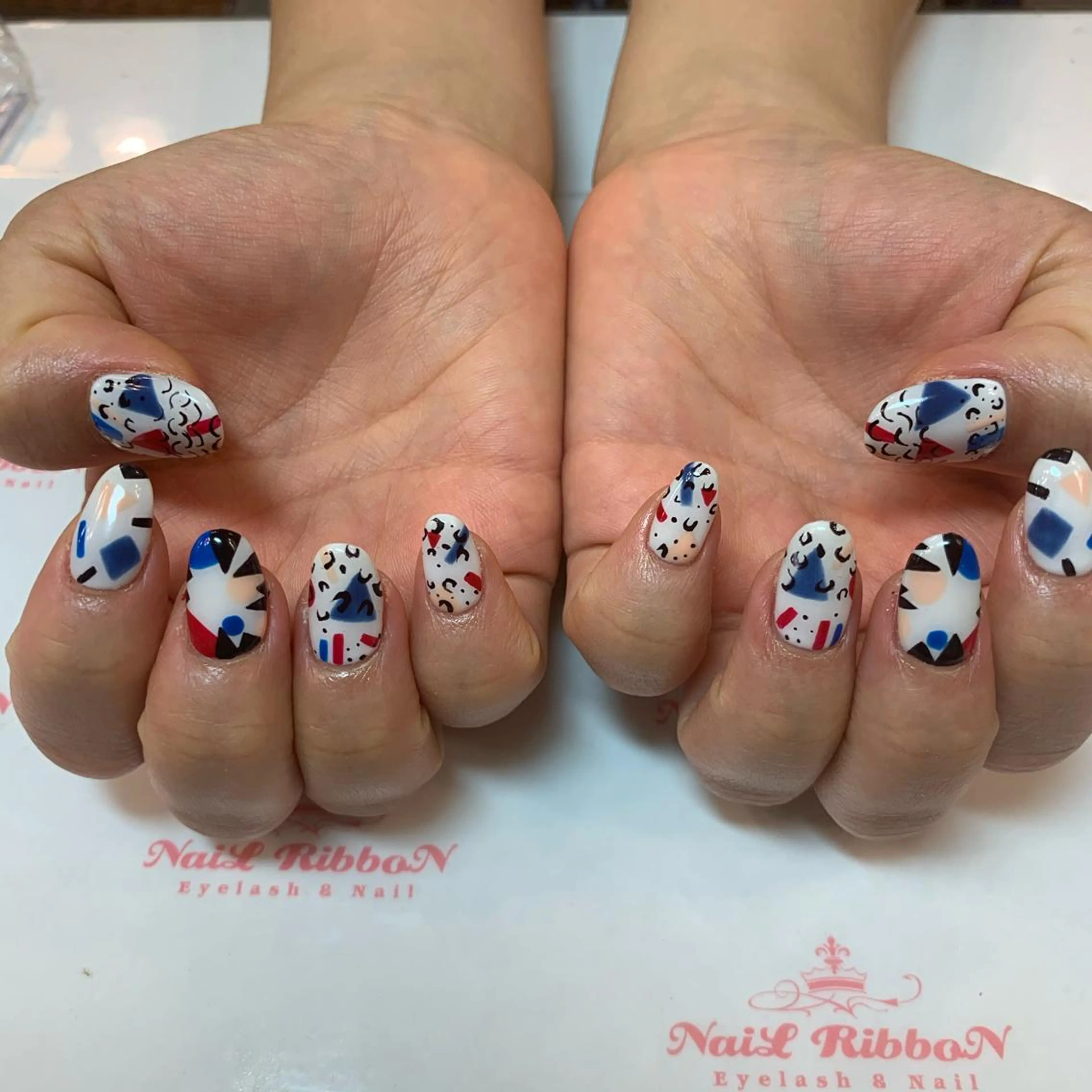 ネイル ネイルリボン 受付スタッフのネイルデザイン