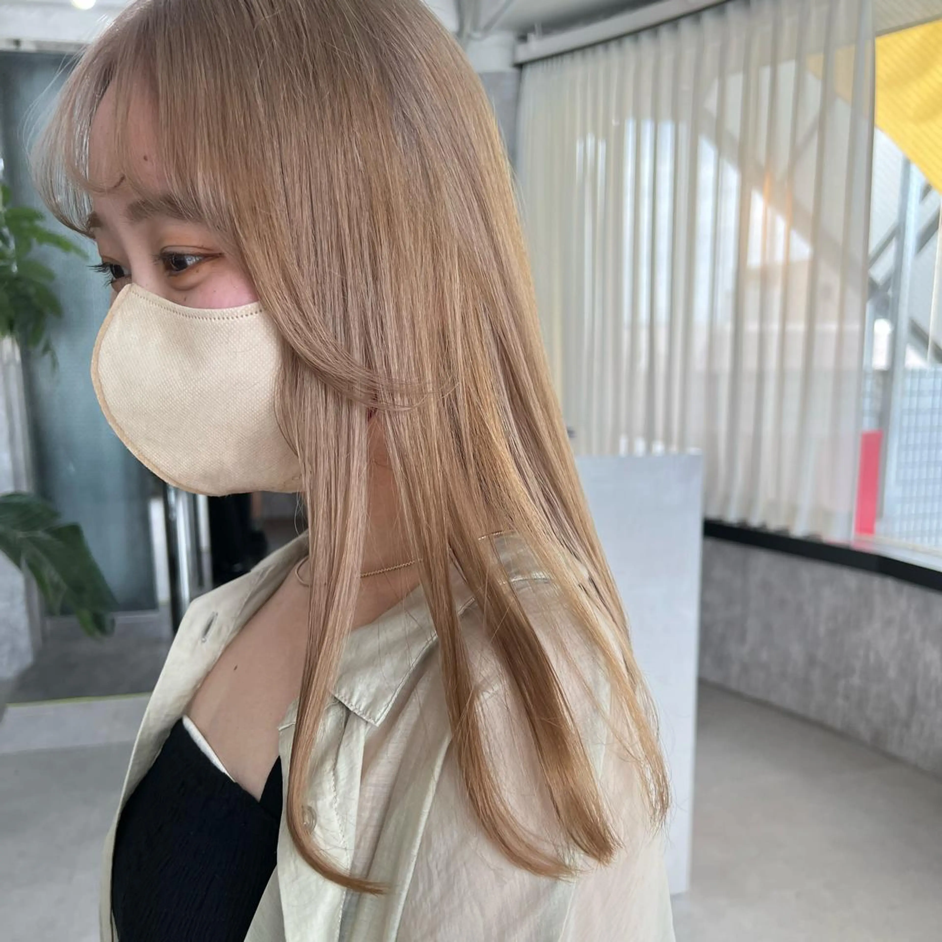 ロング カラー ヘアアレンジ ベージュカラー ミルクティーベージュ TIDEHAIR SHIHOのヘアスタイル