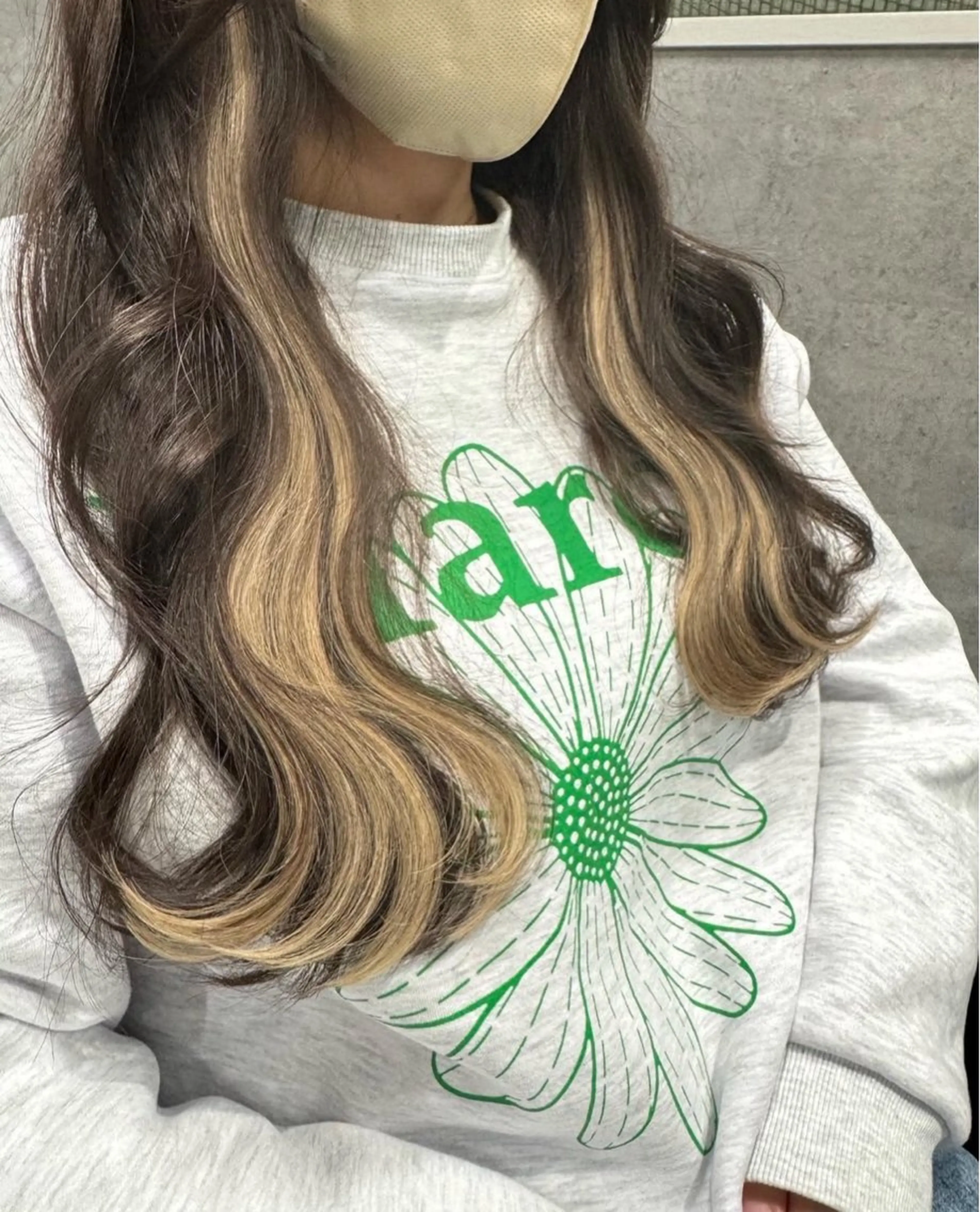 【透け感プラス】ワンポイントで魅せるインナーカラー✨の写真