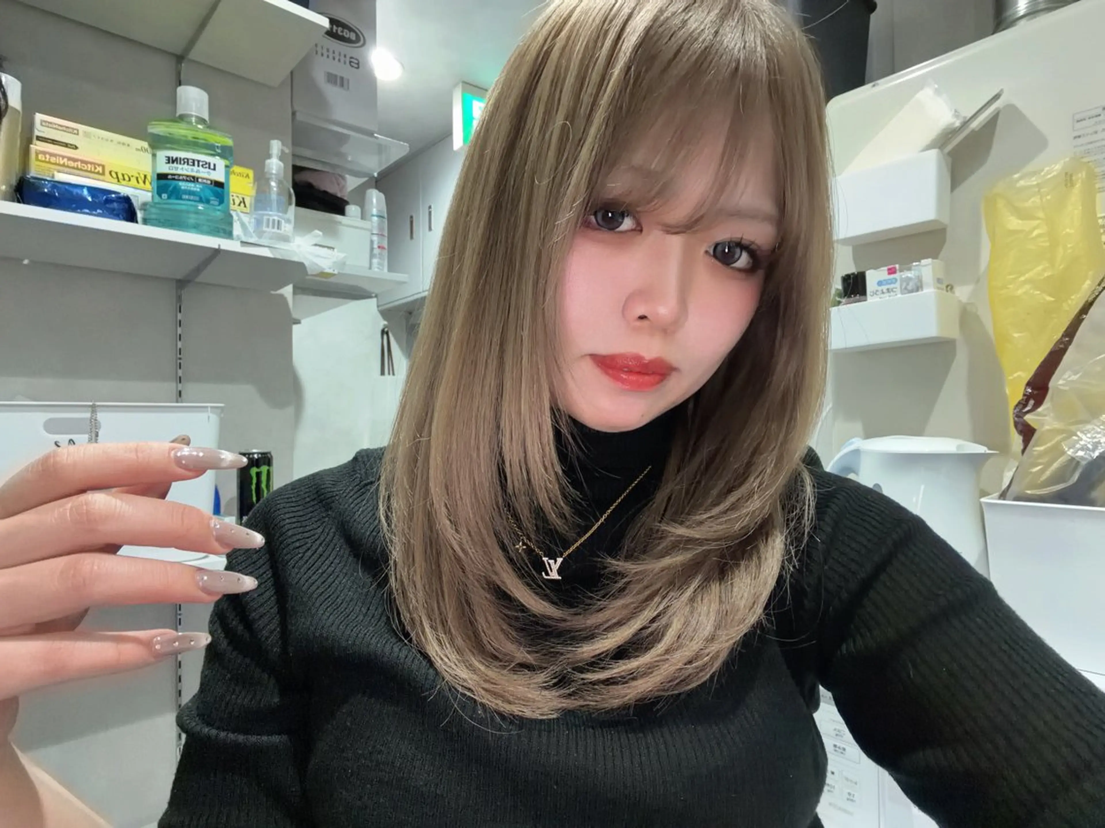 ミディアム カット タマシロカリン 艶カラー/レイヤーのヘアスタイル