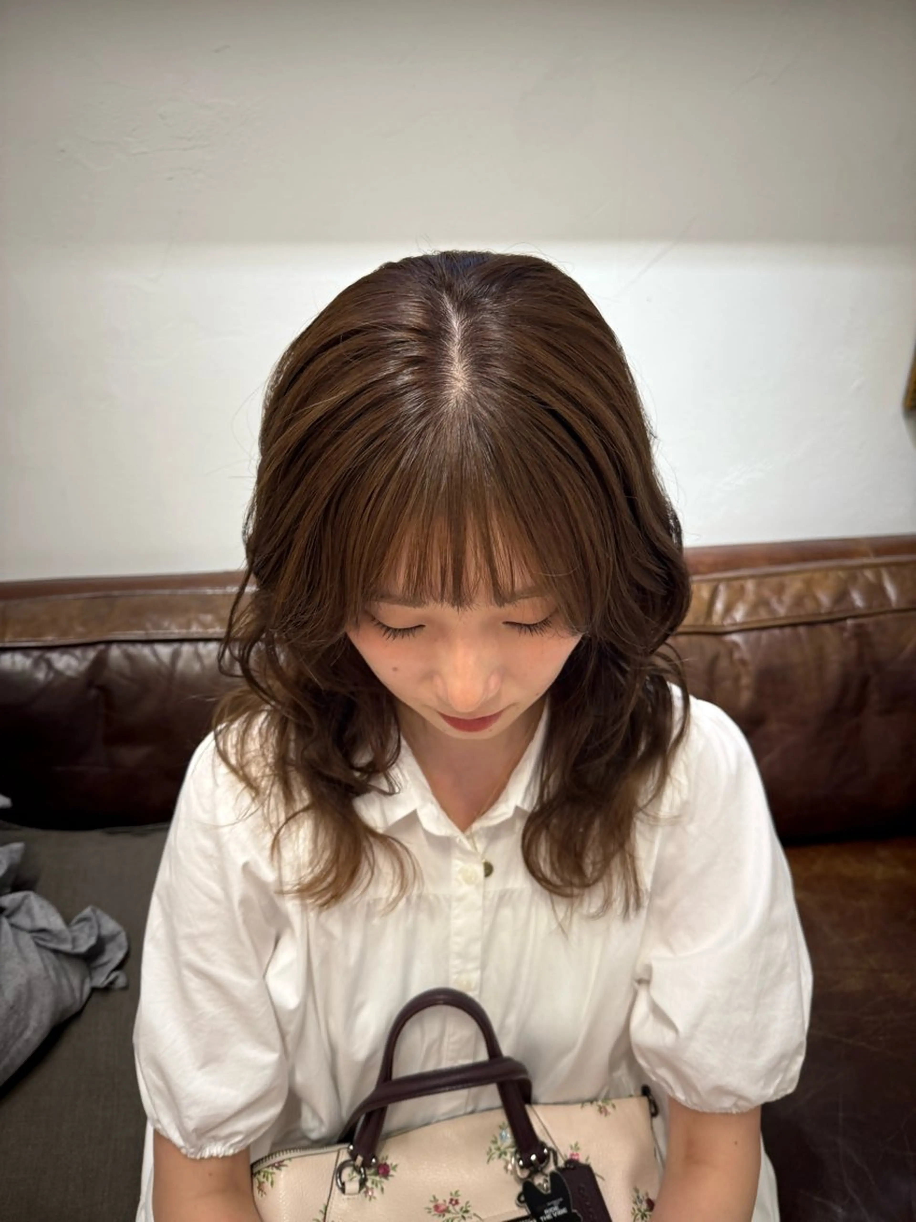 セミロング カラー ミルクティー× グレージュMOMOのヘアスタイル