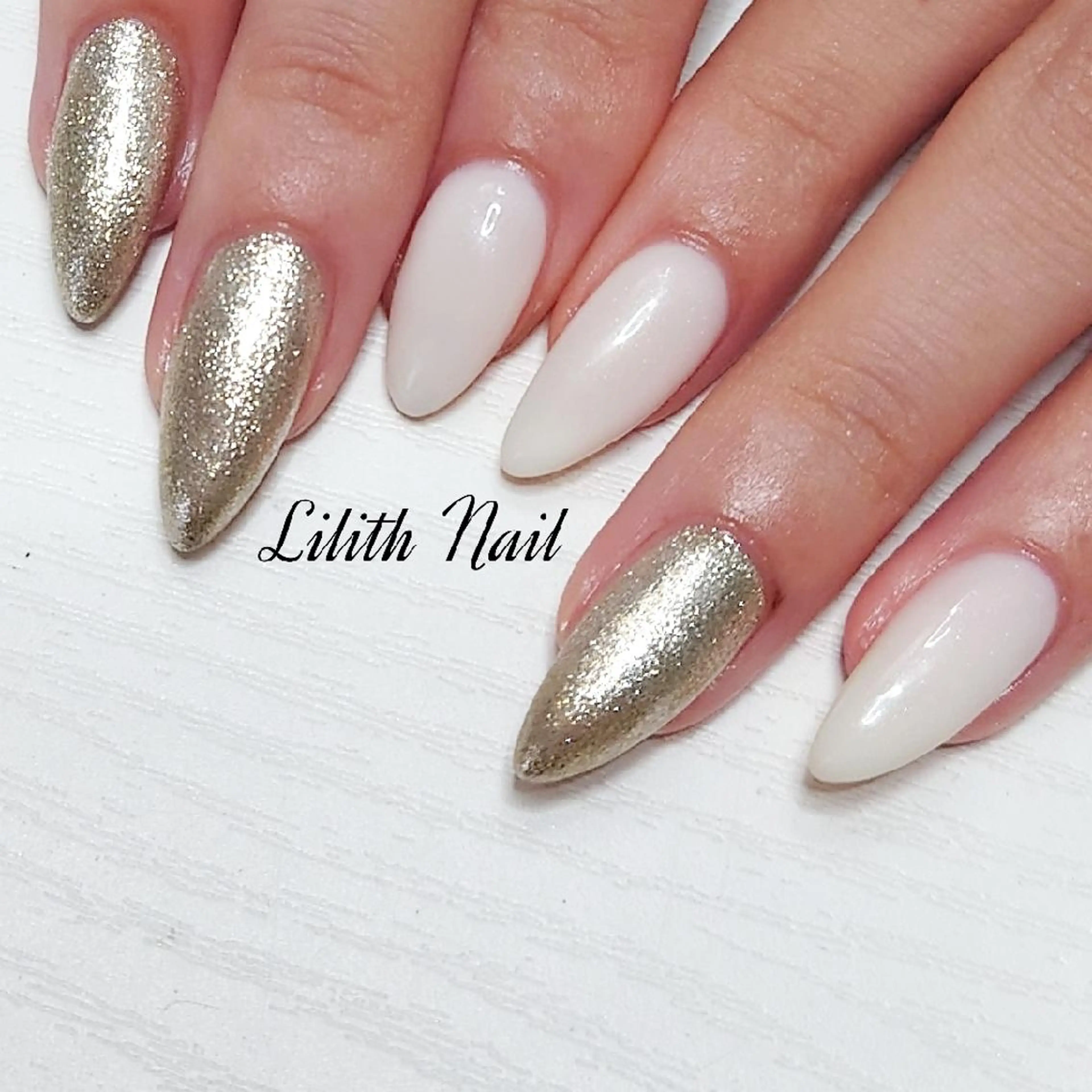 ネイル ワンカラーネイル シルバー シンプルネイル 冬ネイル ハンドネイル Lilith Nailのネイルデザイン
