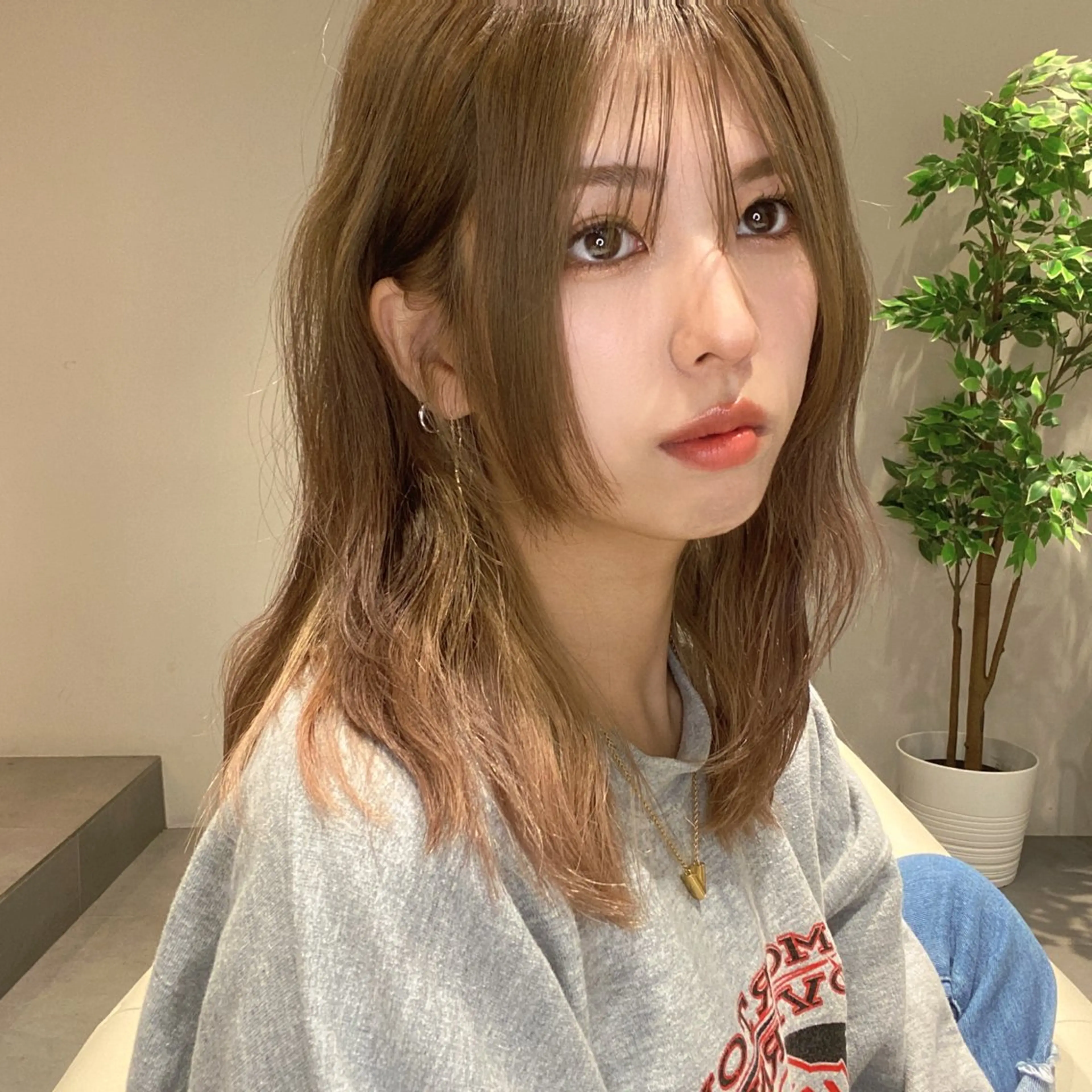 ミディアム カラー パーマ ヘアアレンジ ミディアムパーマ ブリーチ イヤリングカラー インナーカラー くせ毛 小野寺瑞希 /最小顔カットのヘアスタイル