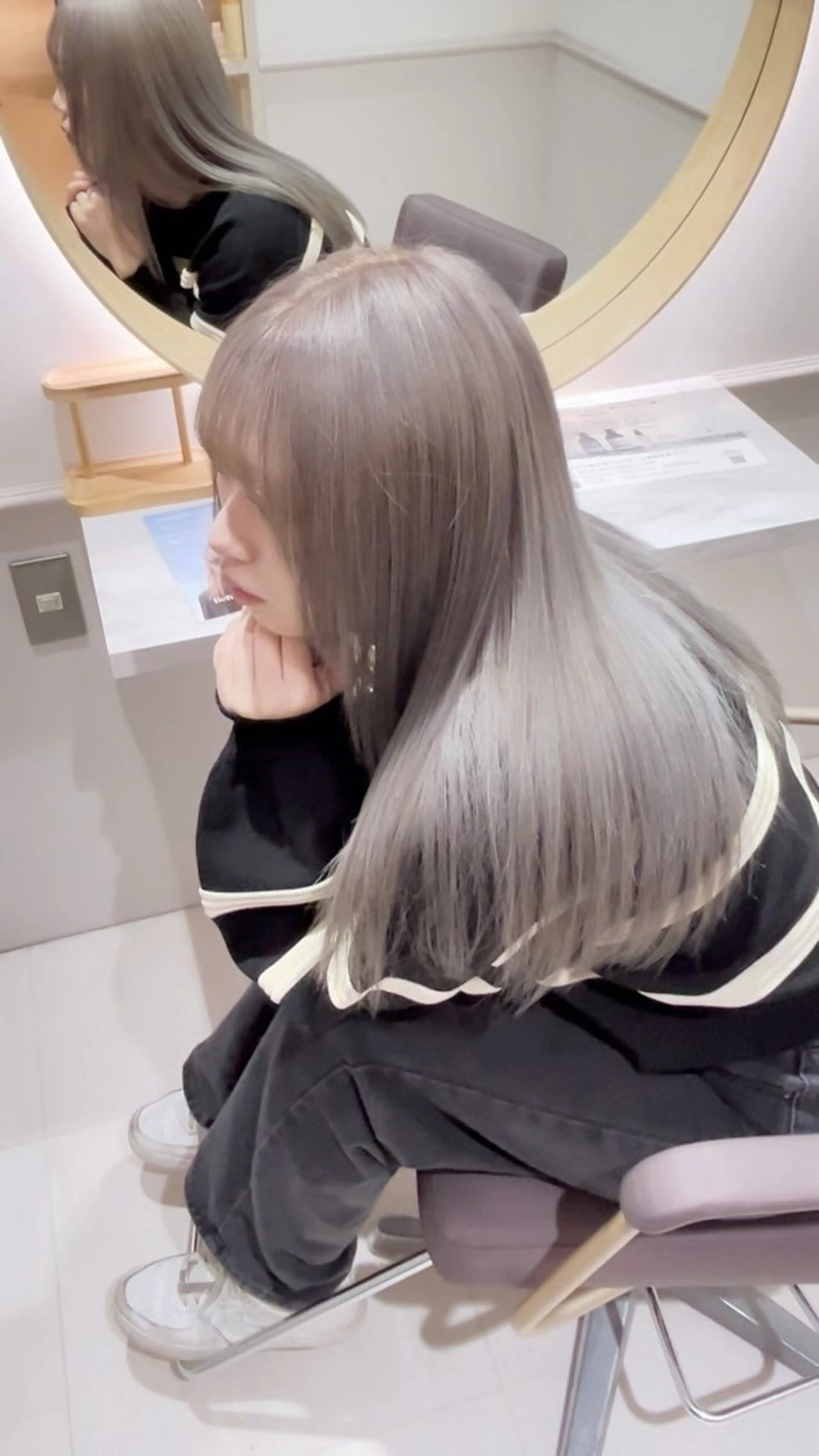 カラー ニトウ レイナのヘアスタイル