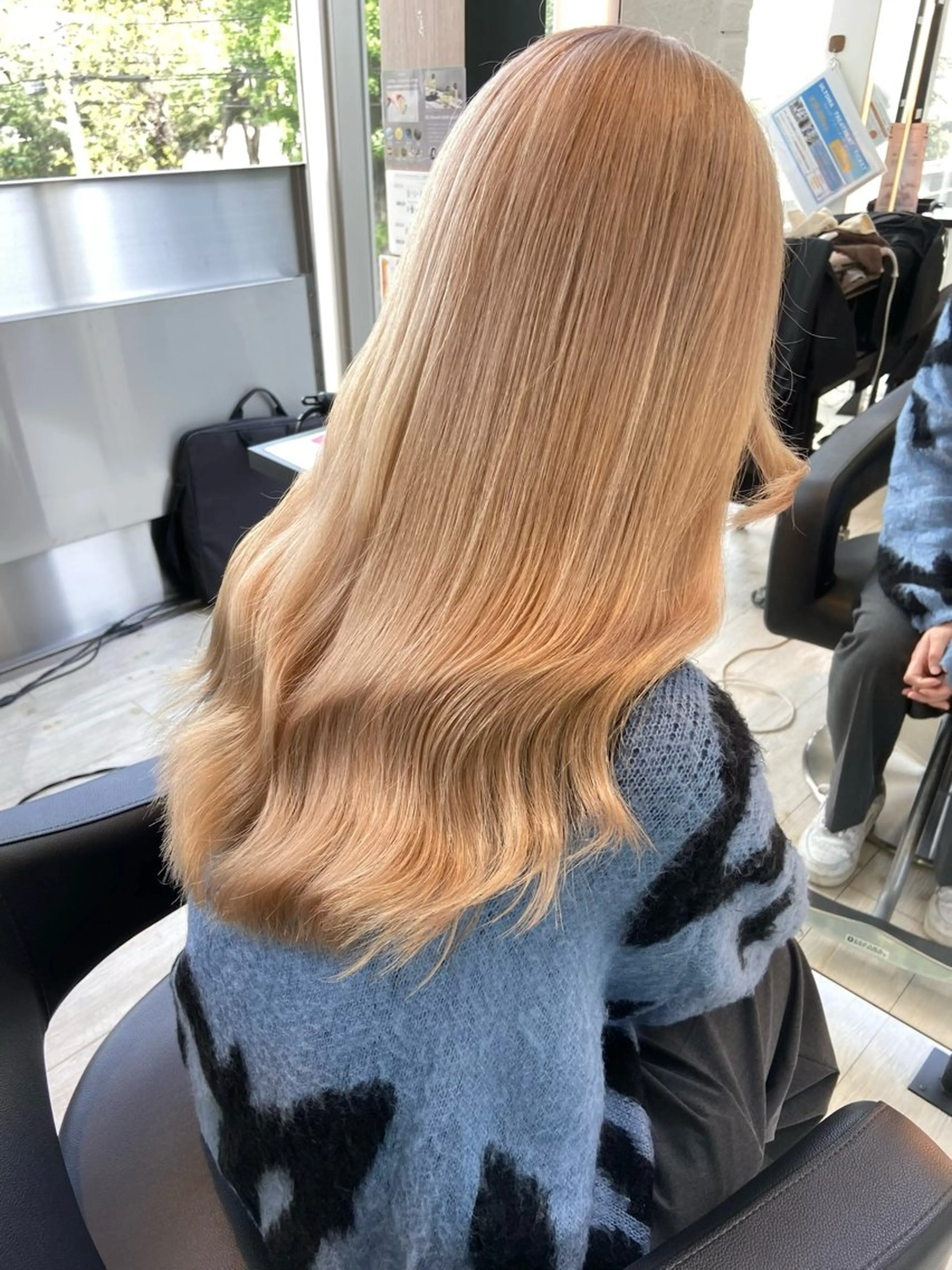 ロング カラー ヘアカラー トリートメント ブリーチ/髪質改善/ ハイトーン/暖色のヘアスタイル